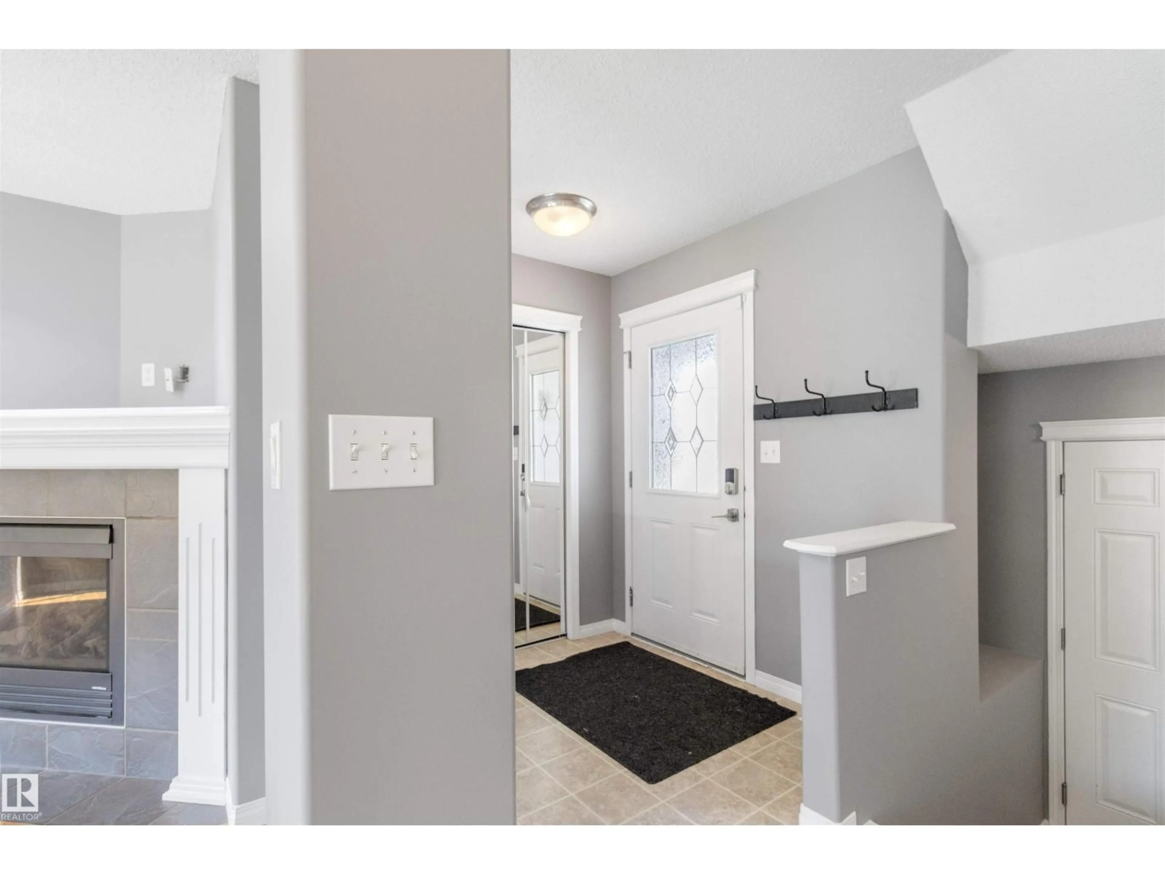 Indoor entryway for 367 SUMMERTON CR, Sherwood Park Alberta T8H2V4
