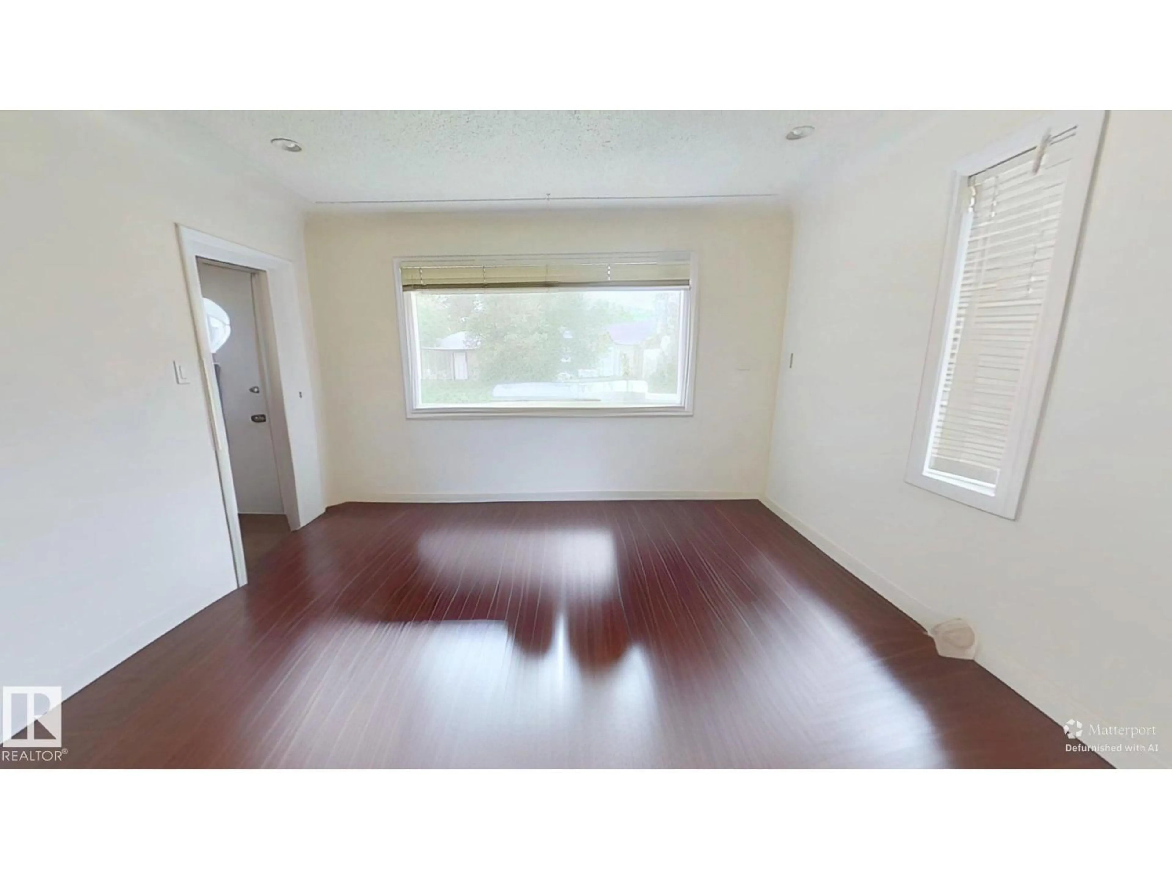 A pic of a room for 10627 76 AV, Edmonton Alberta T6E1K8