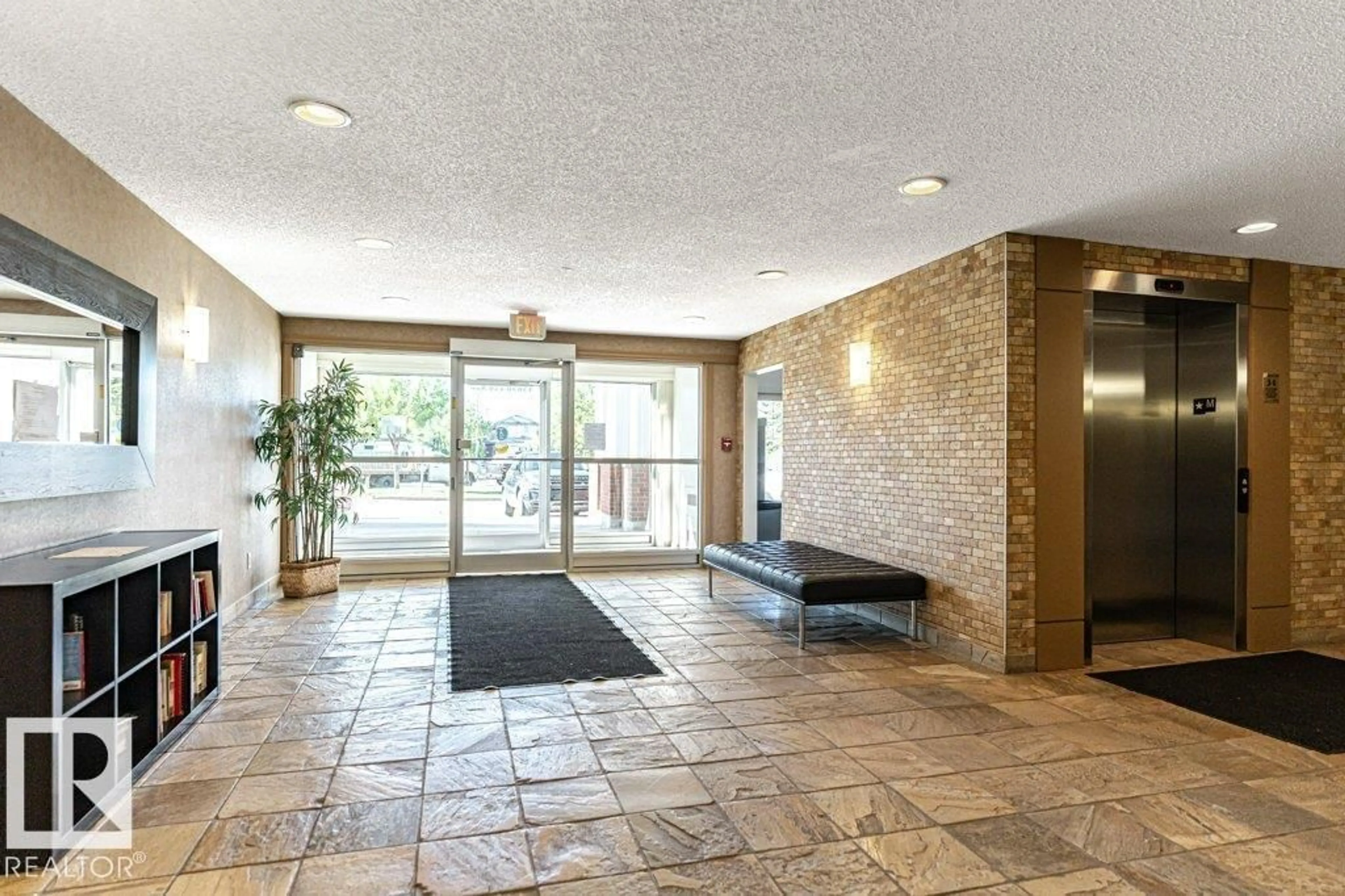 Lobby for #402 - 13830 150 AV NW, Edmonton Alberta T6V1X2