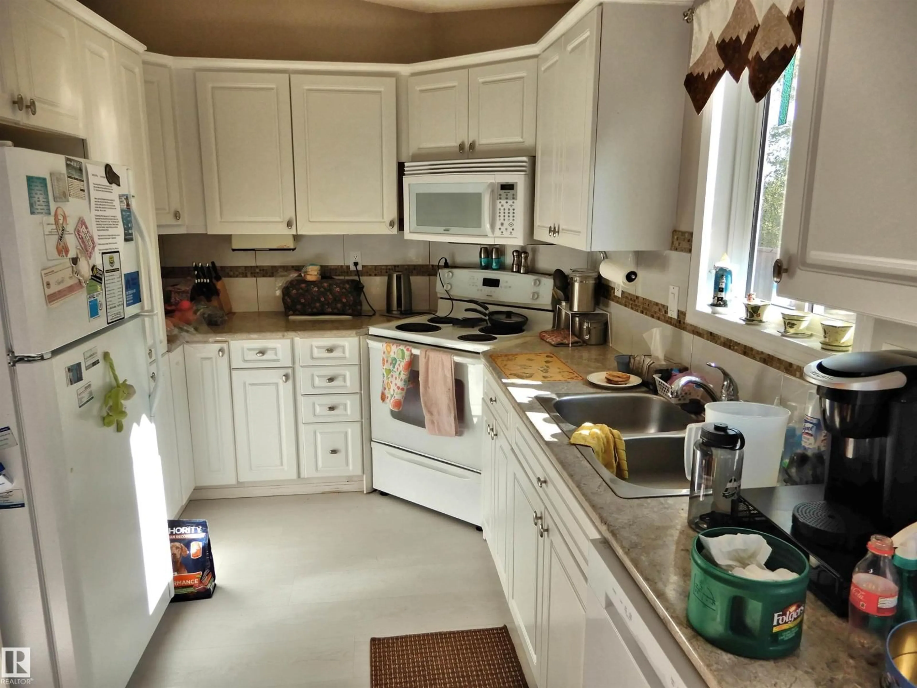 Standard kitchen, ceramic/tile floor for 10111 105 ST, Morinville Alberta T8R1V8