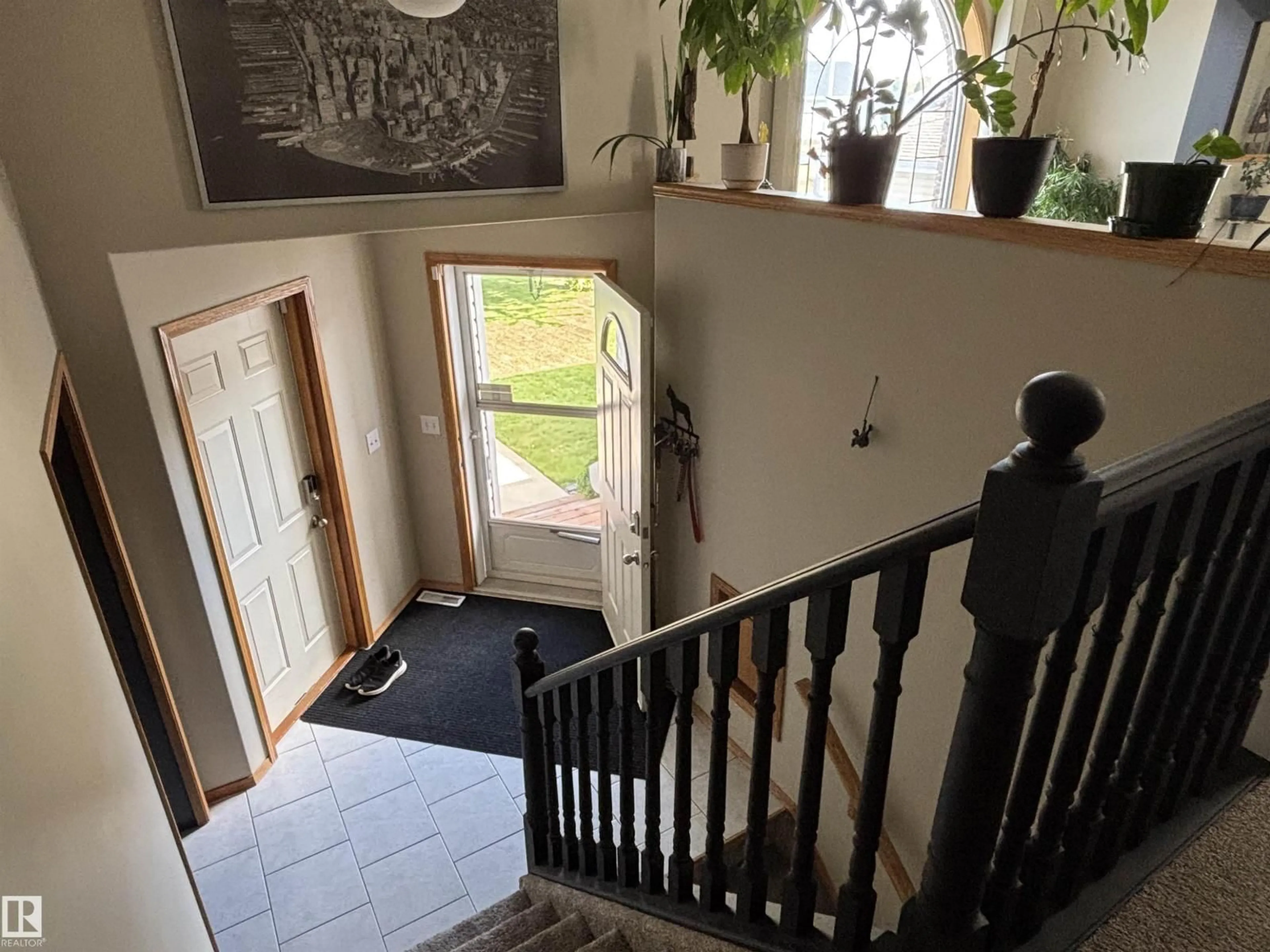 Indoor foyer for 27 HALDEN CR, Spruce Grove Alberta T7X2V6