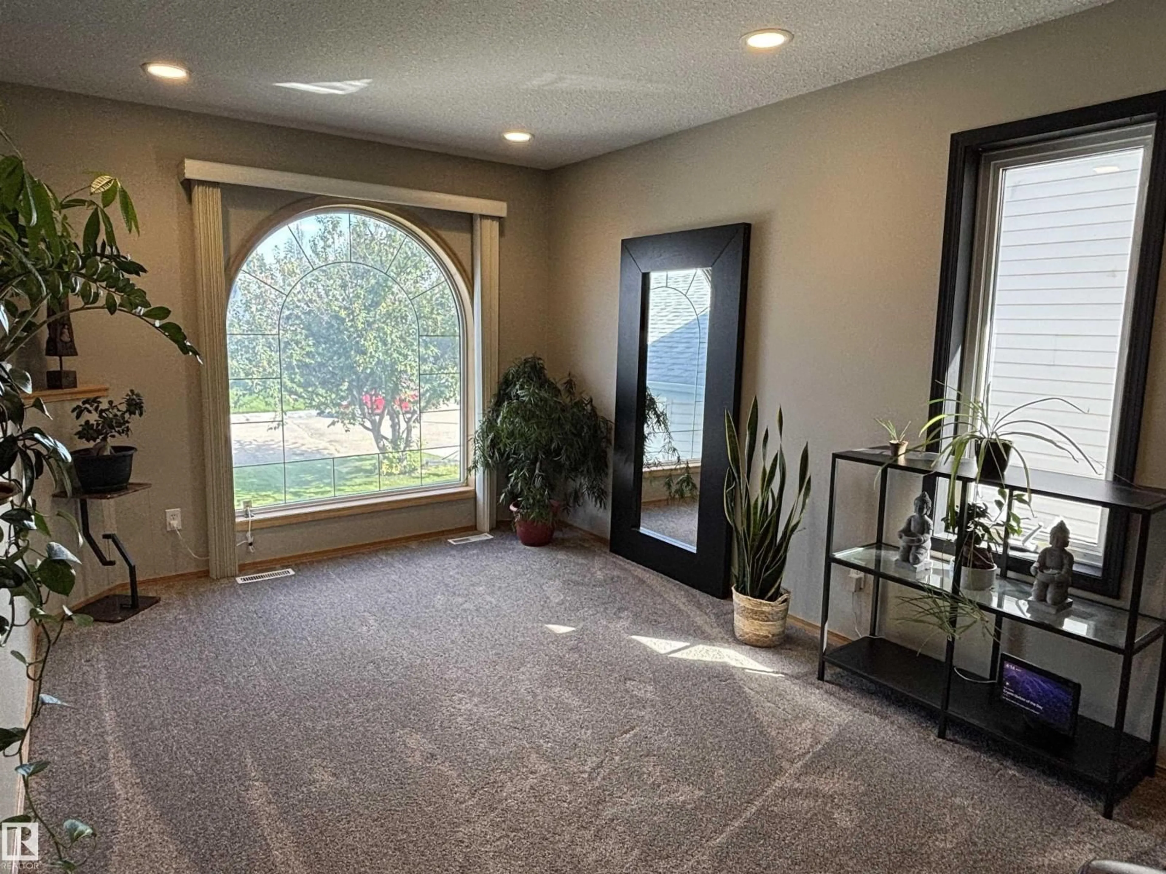 Indoor foyer for 27 HALDEN CR, Spruce Grove Alberta T7X2V6