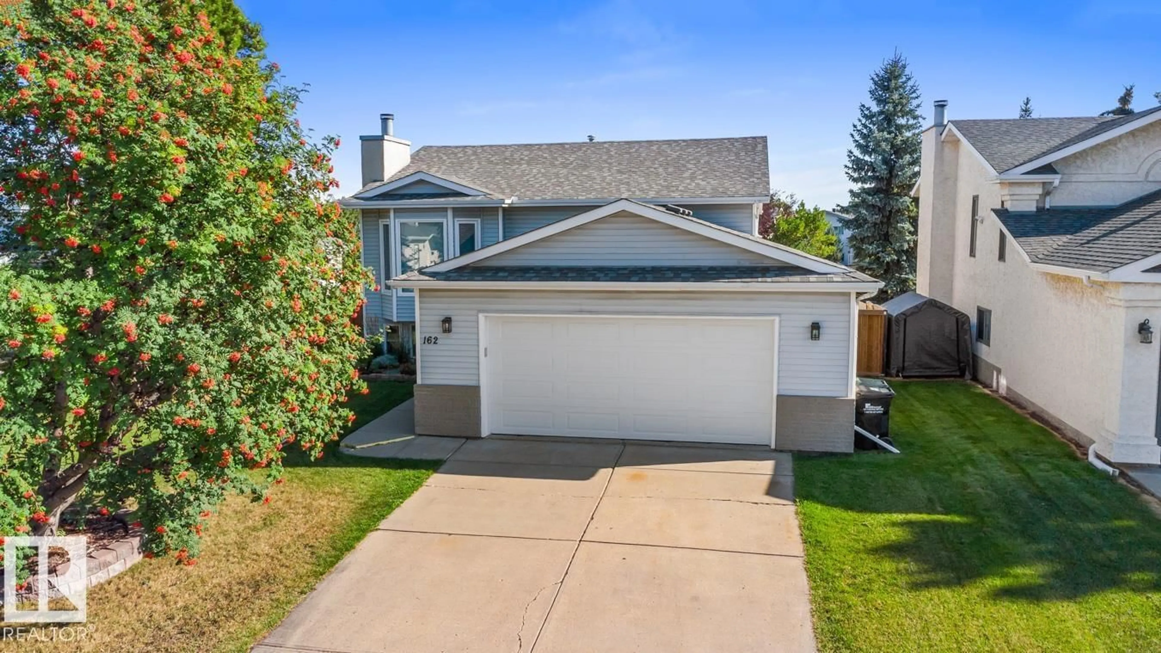 Home with vinyl exterior material, street for 162 DARLINGTON DR, Sherwood Park Alberta T8H1N7