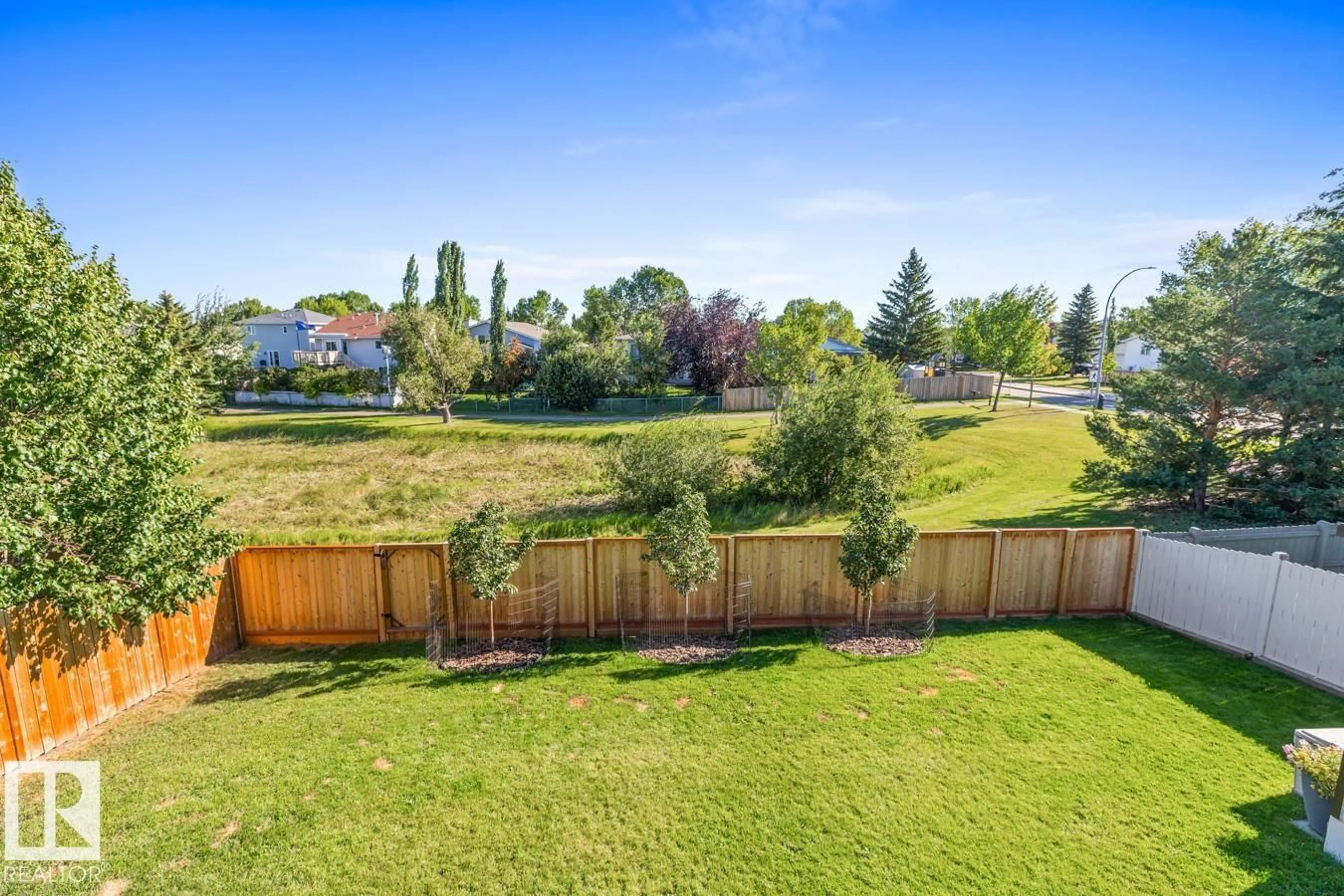 A pic from outside/outdoor area/front of a property/back of a property/a pic from drone, water/lake/river/ocean view for 162 DARLINGTON DR, Sherwood Park Alberta T8H1N7