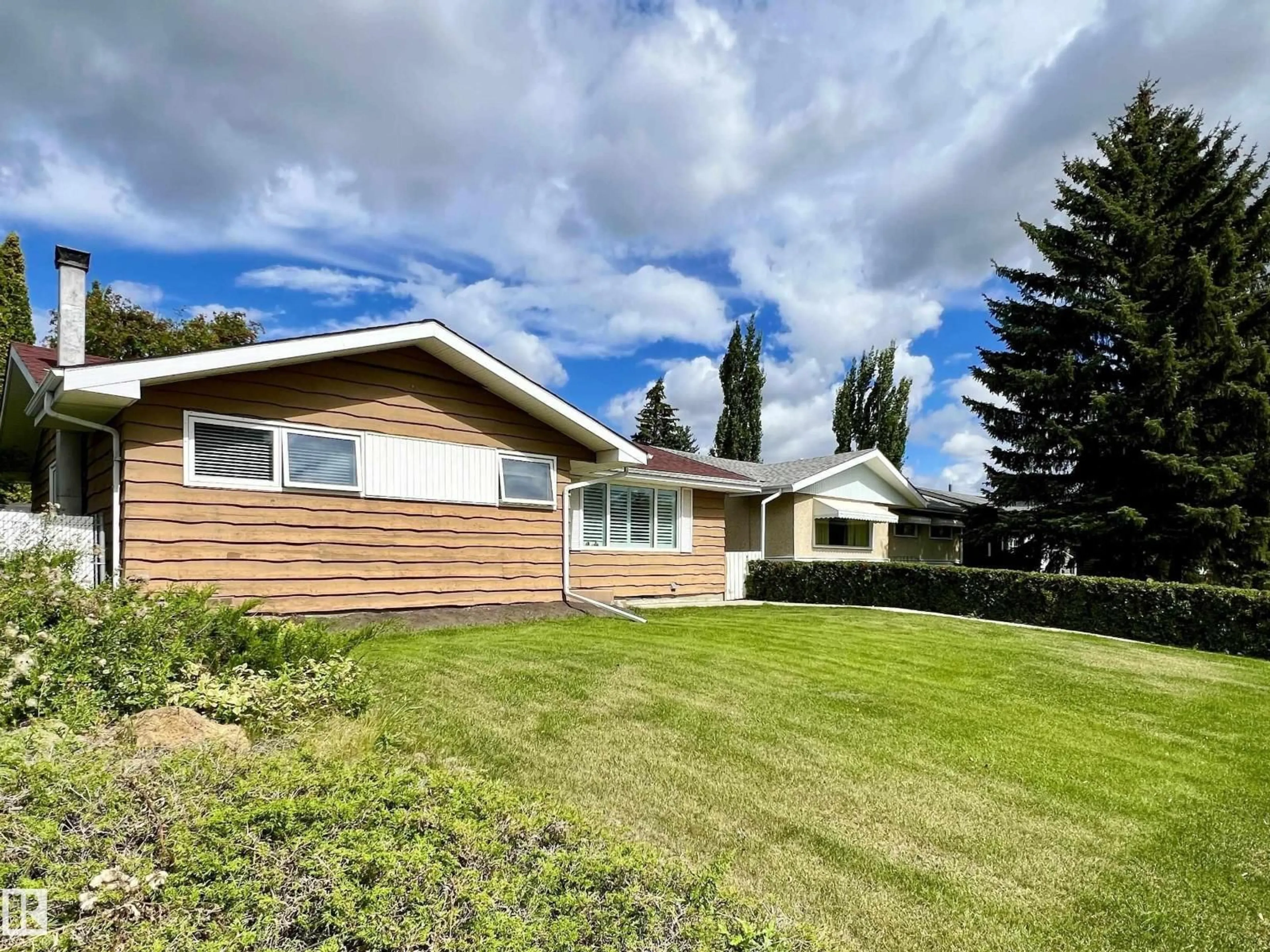 Home with vinyl exterior material, unknown for 11440 MALMO RD, Edmonton Alberta T6H4M2