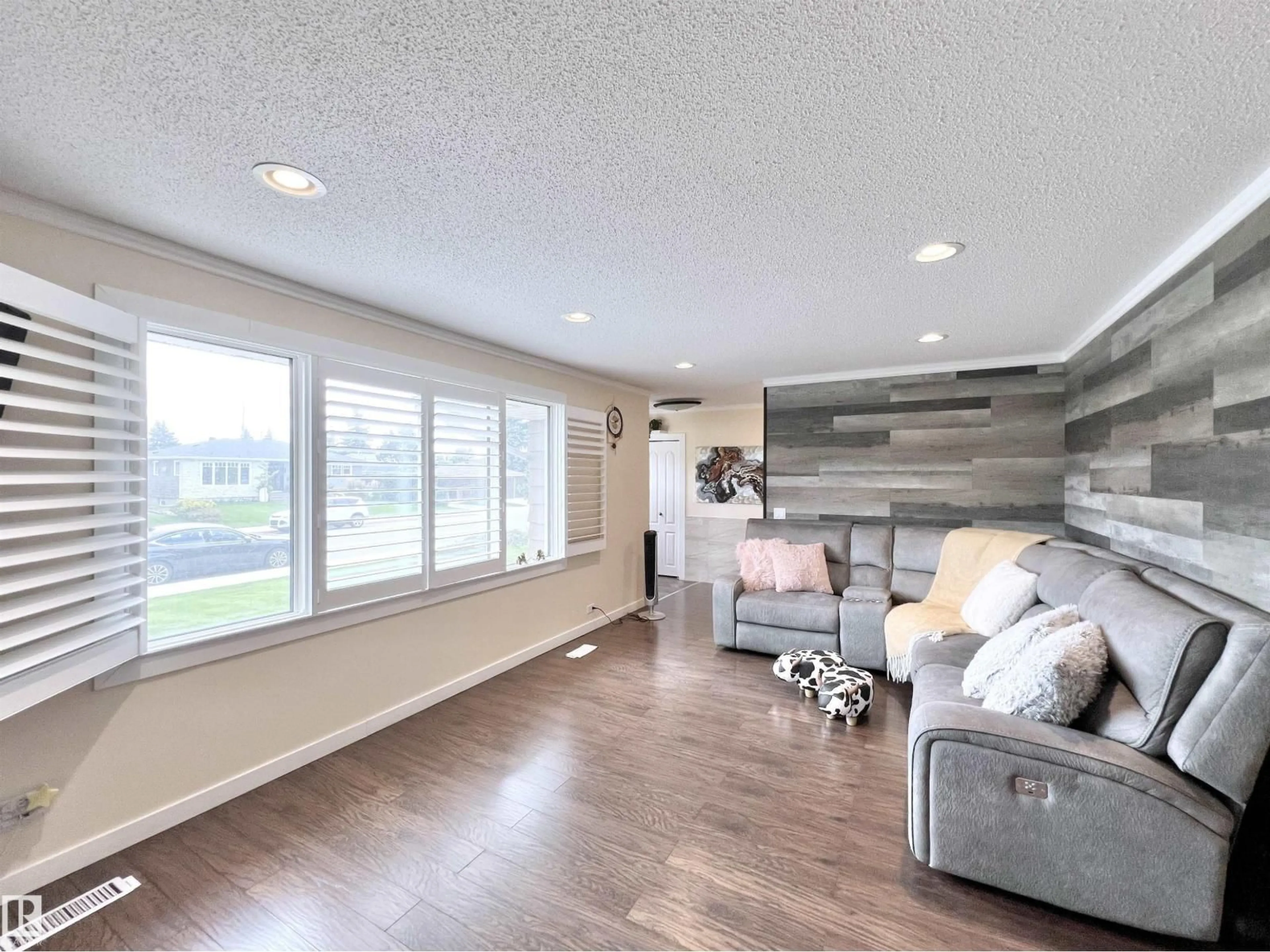 Living room with furniture, wood/laminate floor for 11440 MALMO RD, Edmonton Alberta T6H4M2
