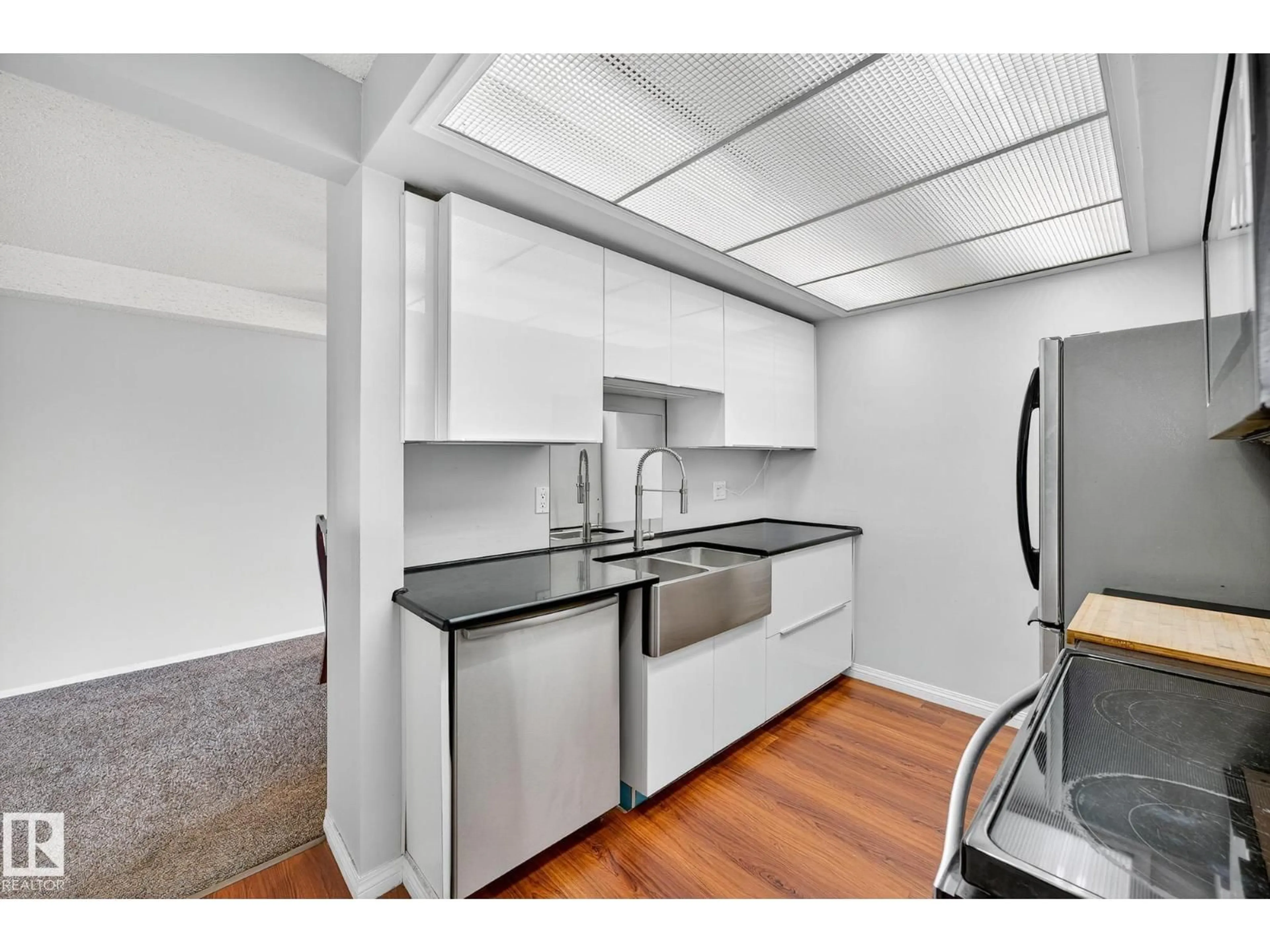 Standard kitchen, unknown for 305 - 4404 122 ST, Edmonton Alberta T6J4A9