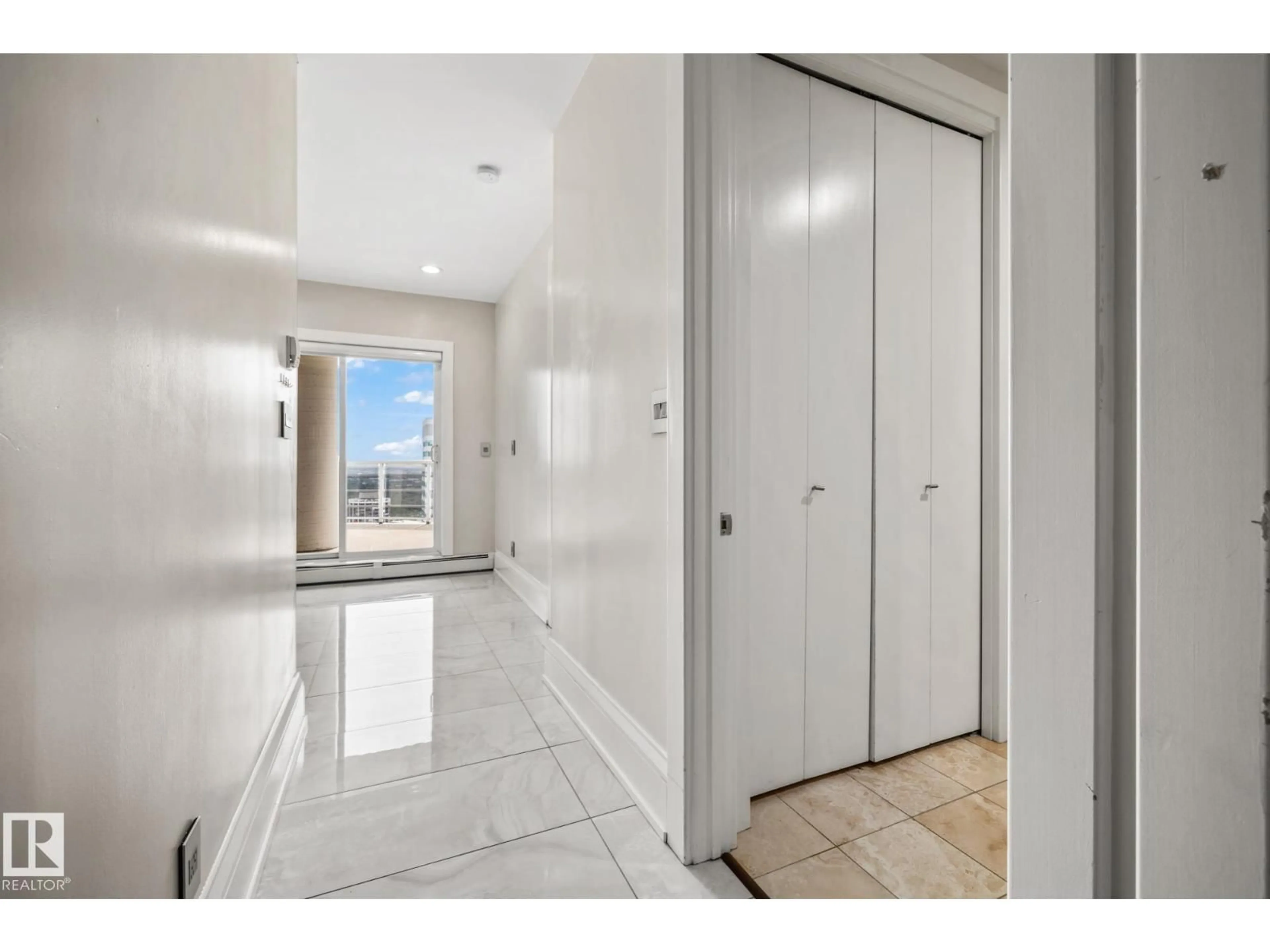 Indoor entryway for 3302 - 10152 104 ST NW, Edmonton Alberta T5J0B6