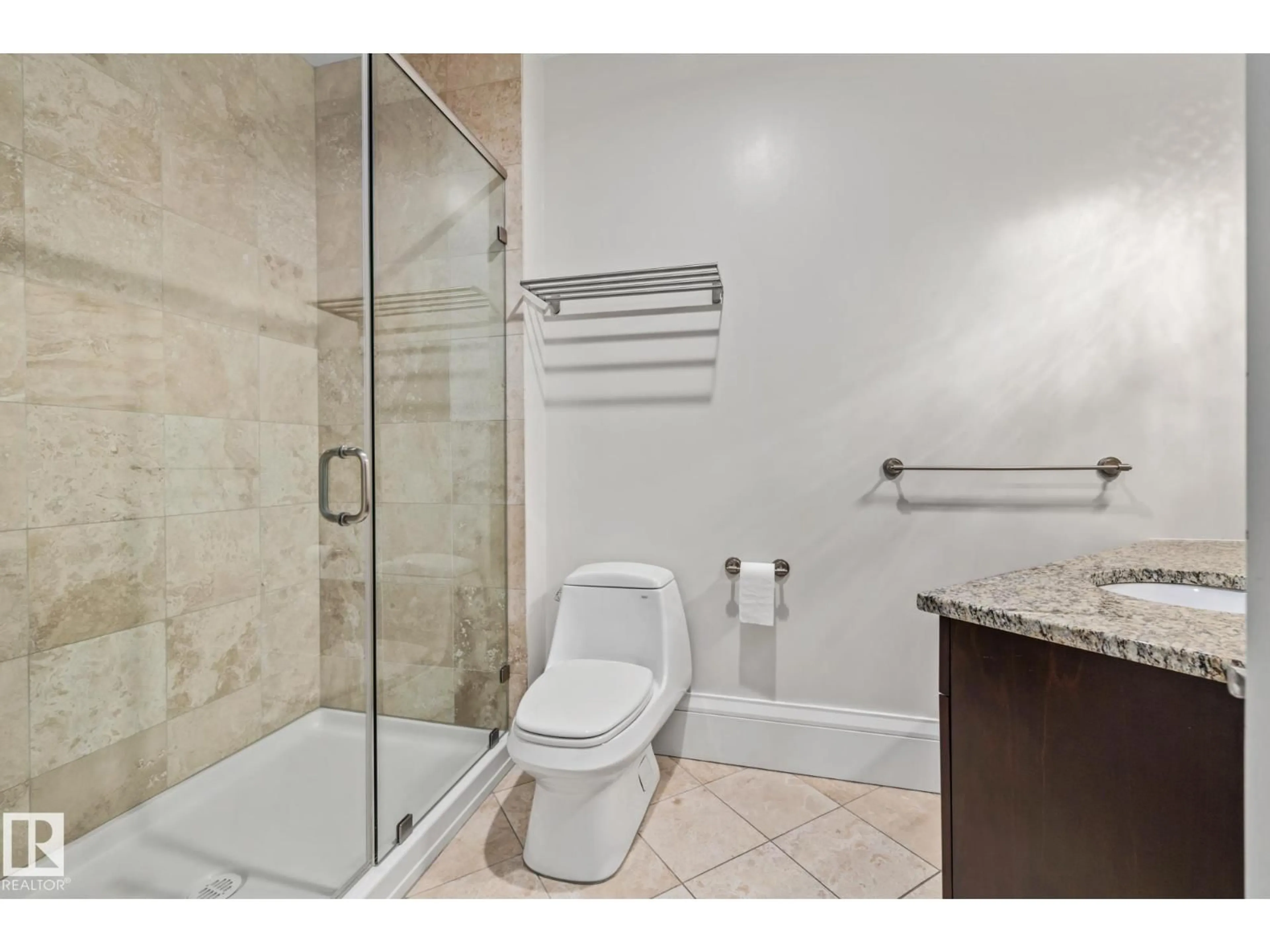 Standard bathroom, ceramic/tile floor for 3302 - 10152 104 ST NW, Edmonton Alberta T5J0B6