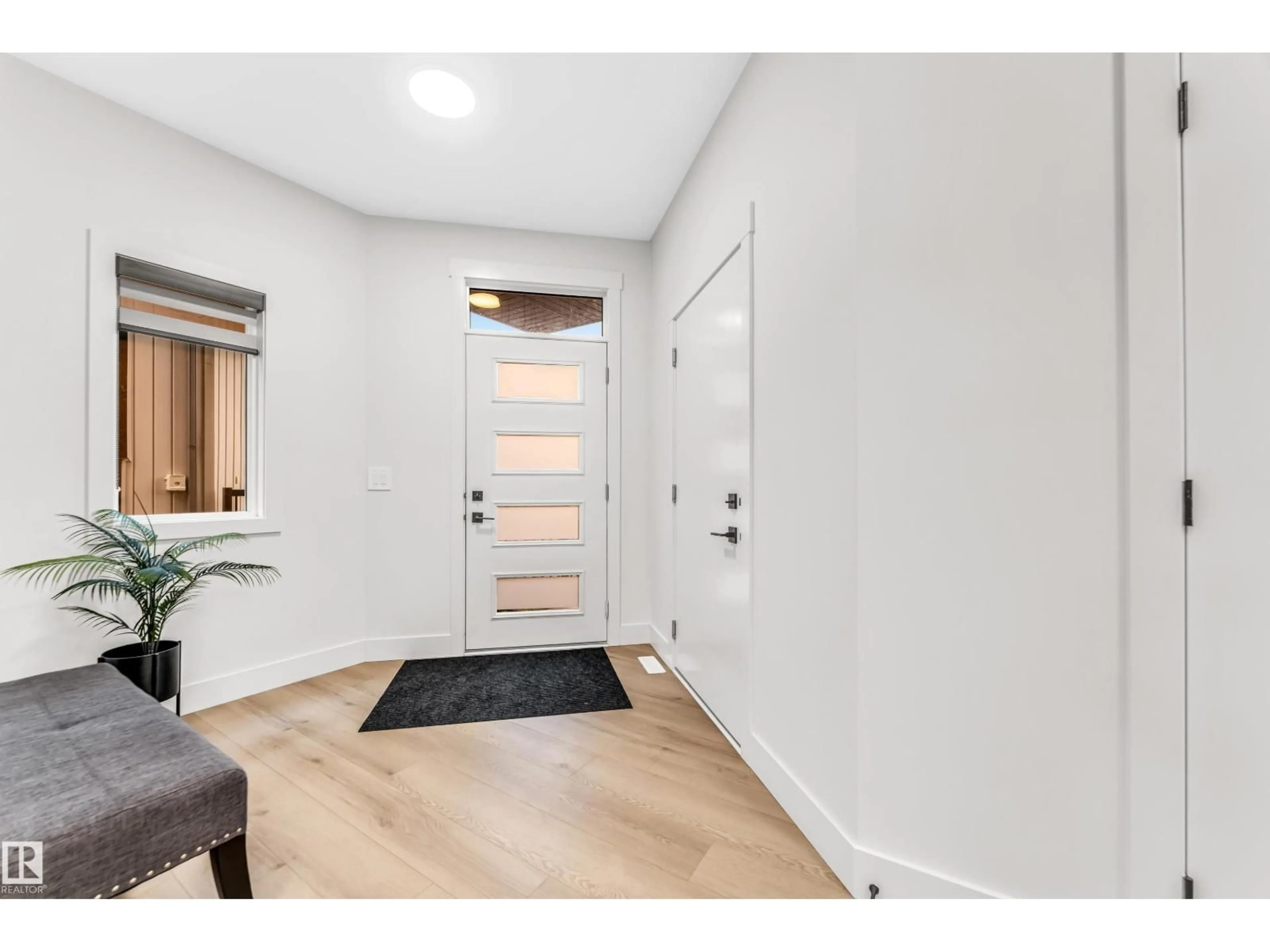 Indoor entryway for 42 CERBAT CRESCENT, Sherwood Park Alberta T8H2Z5