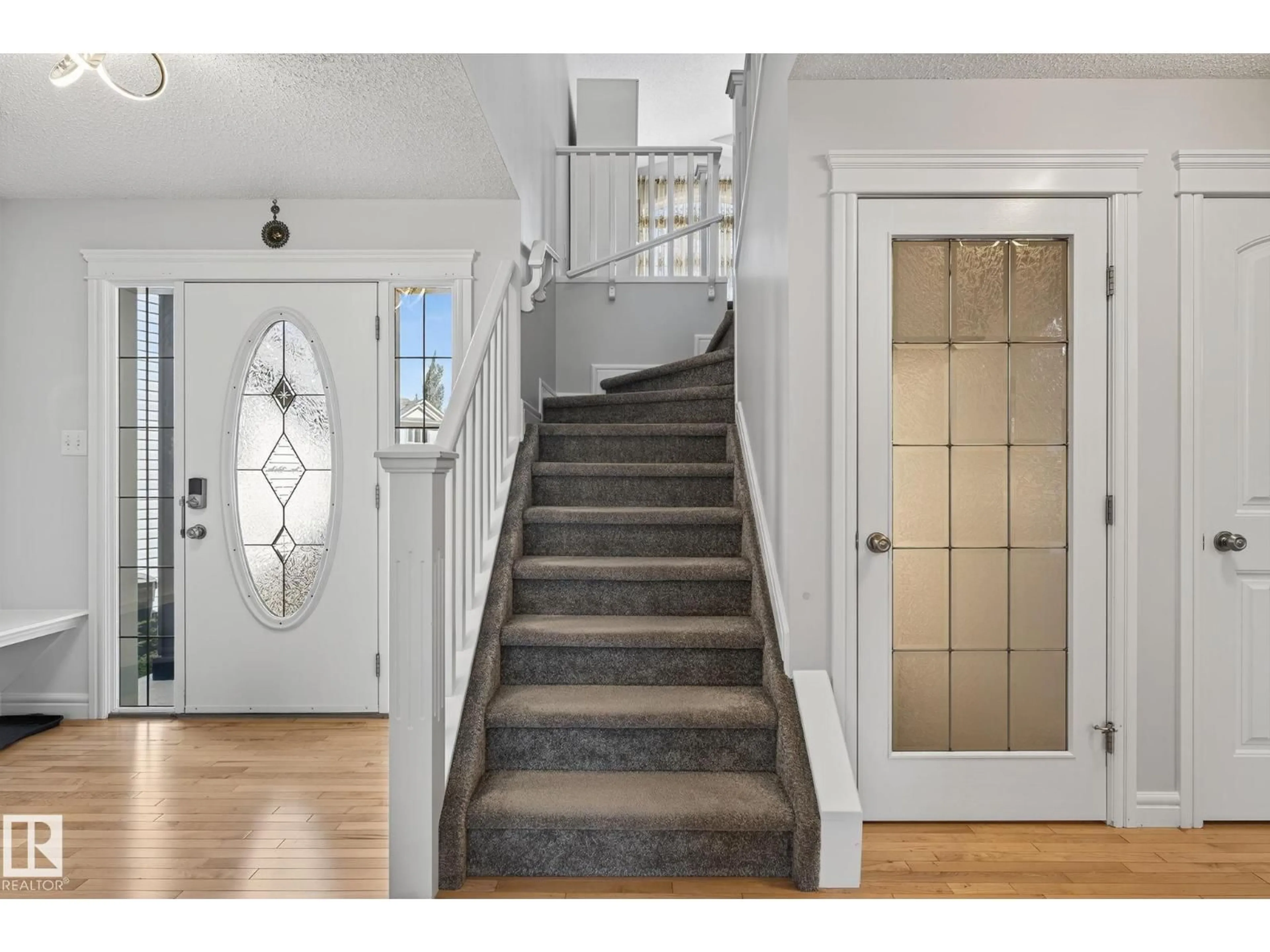 Indoor entryway for 20343 46 AV, Edmonton Alberta T6M0A7