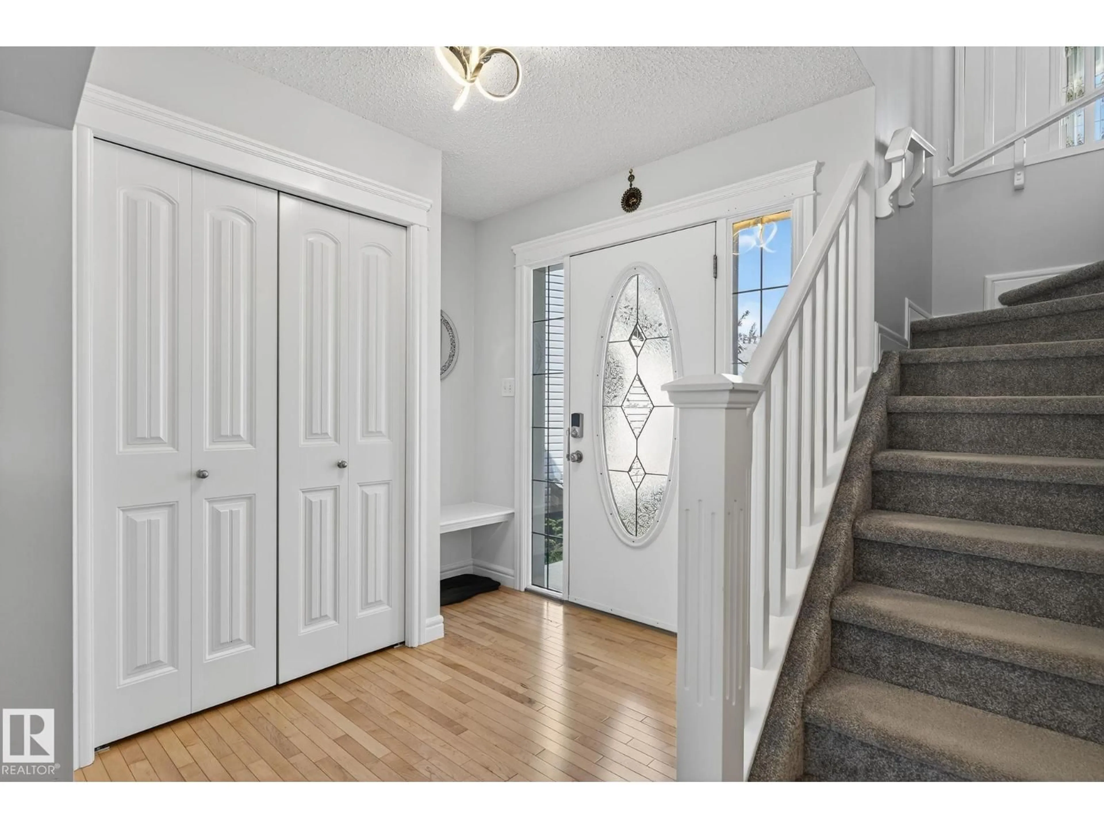 Indoor entryway for 20343 46 AV, Edmonton Alberta T6M0A7