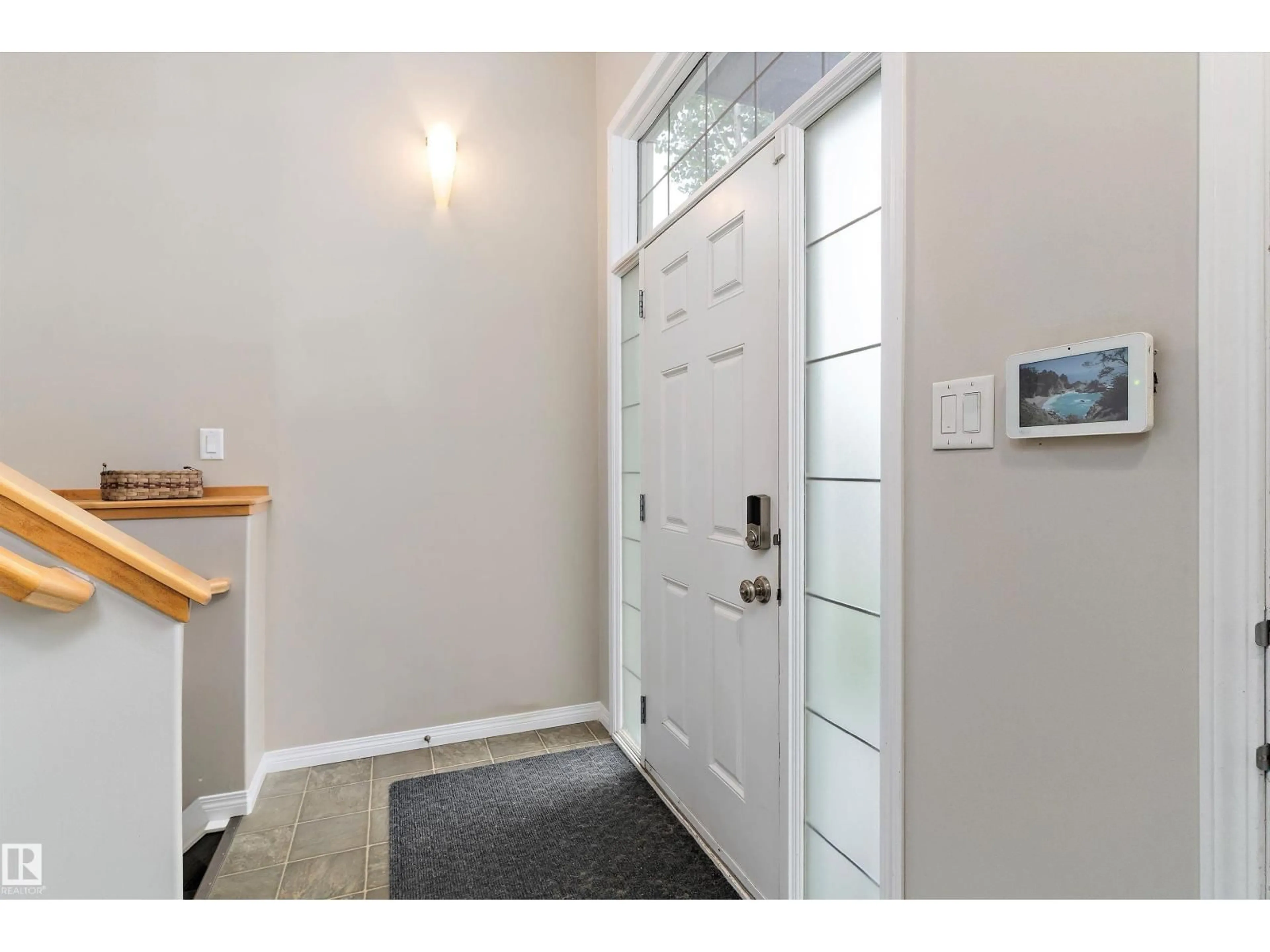 Indoor entryway for 60 HANEY CO, Spruce Grove Alberta T7X0B3
