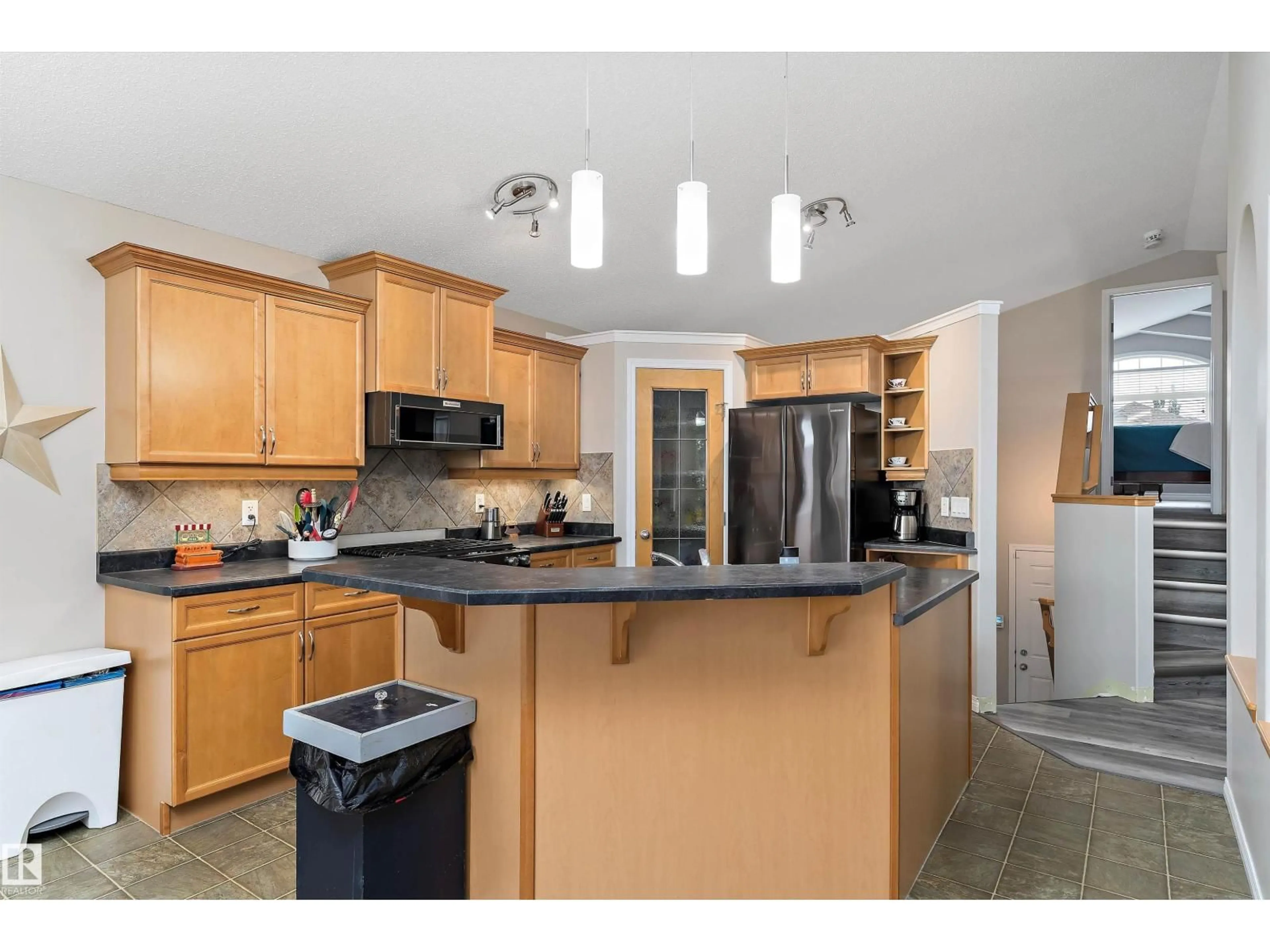 Open concept kitchen, ceramic/tile floor for 60 HANEY CO, Spruce Grove Alberta T7X0B3