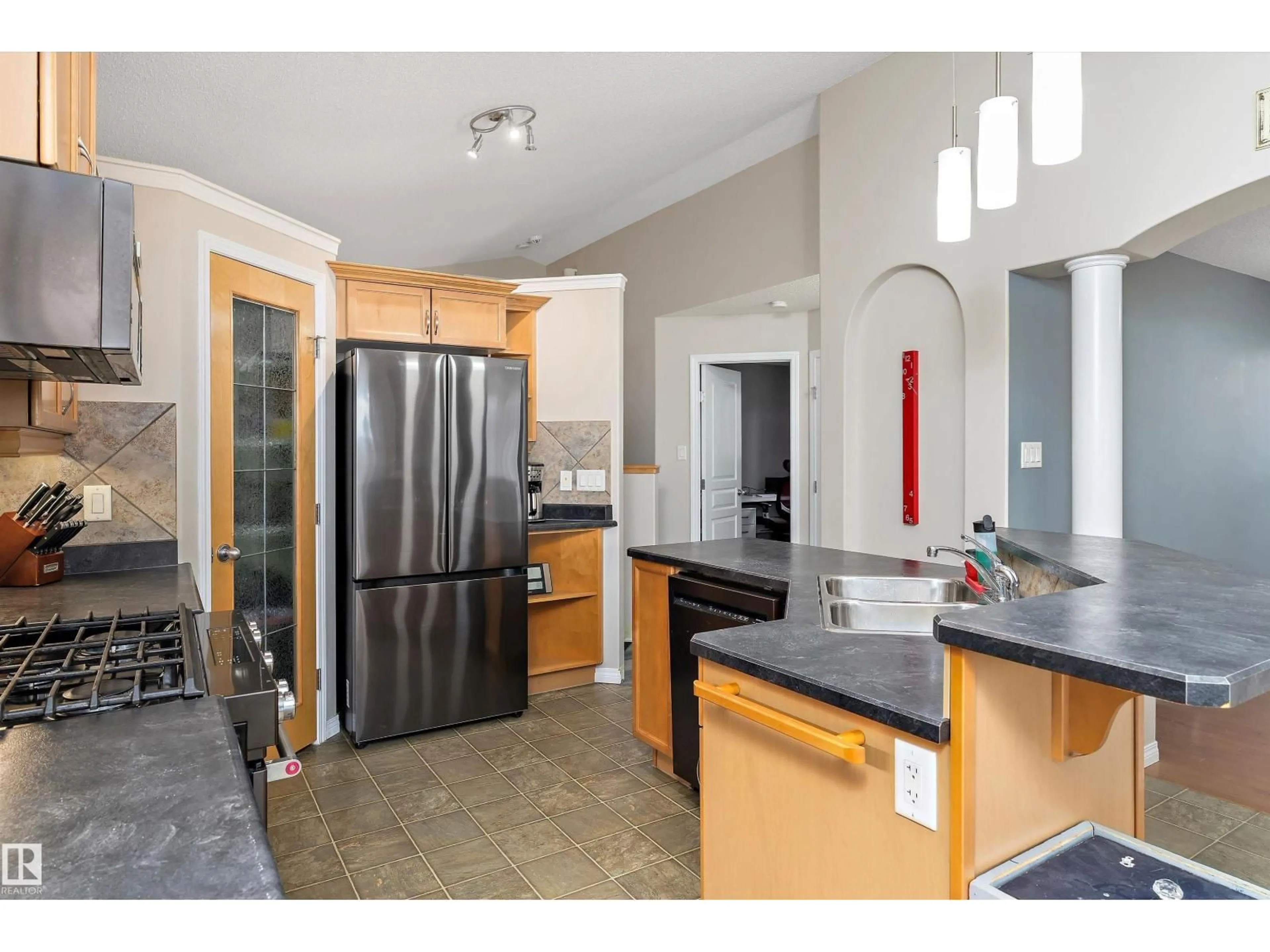Open concept kitchen, ceramic/tile floor for 60 HANEY CO, Spruce Grove Alberta T7X0B3