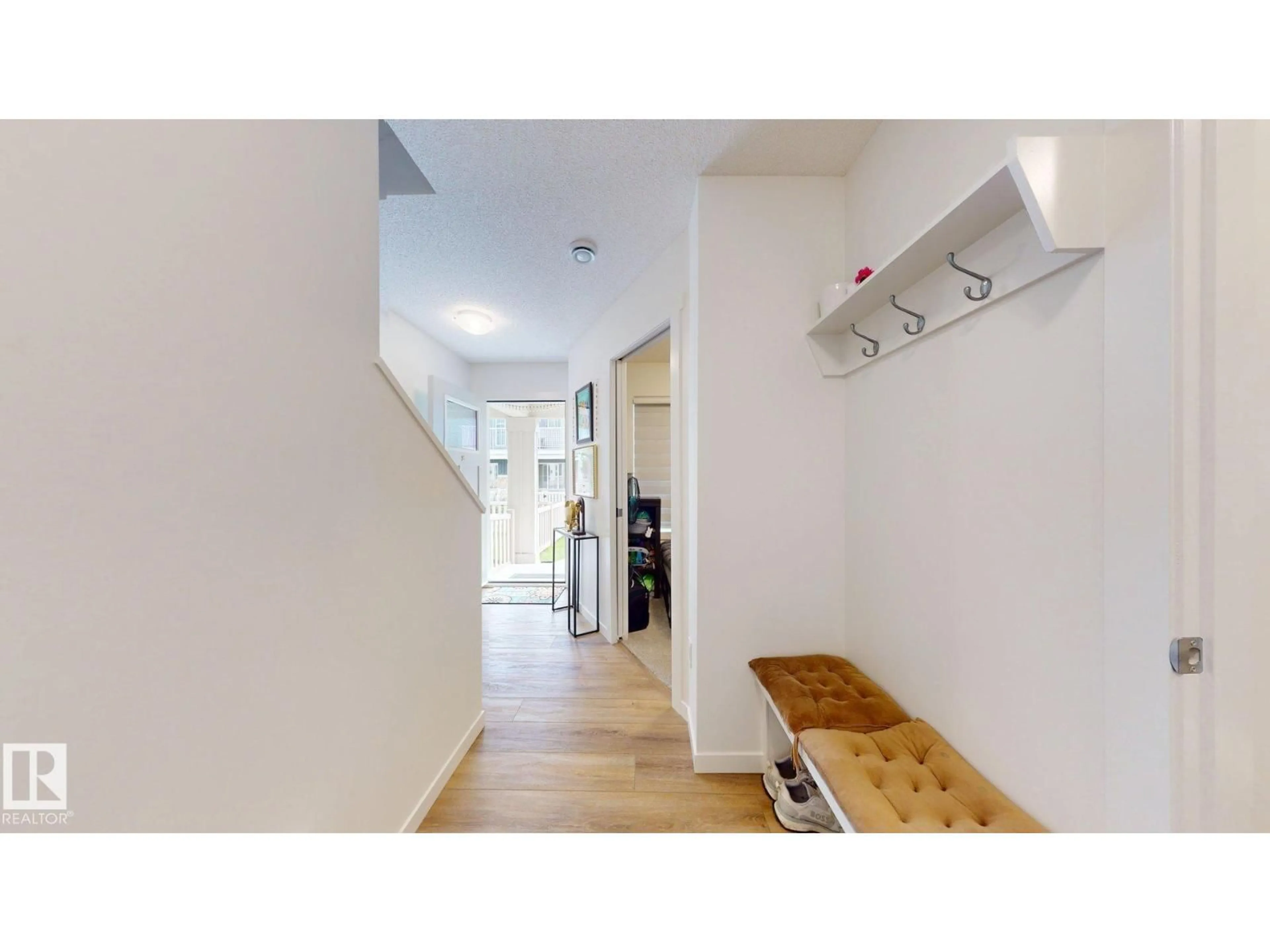 Indoor entryway for 64 - 1110 DANIELS LINK LI, Edmonton Alberta T6W4N6