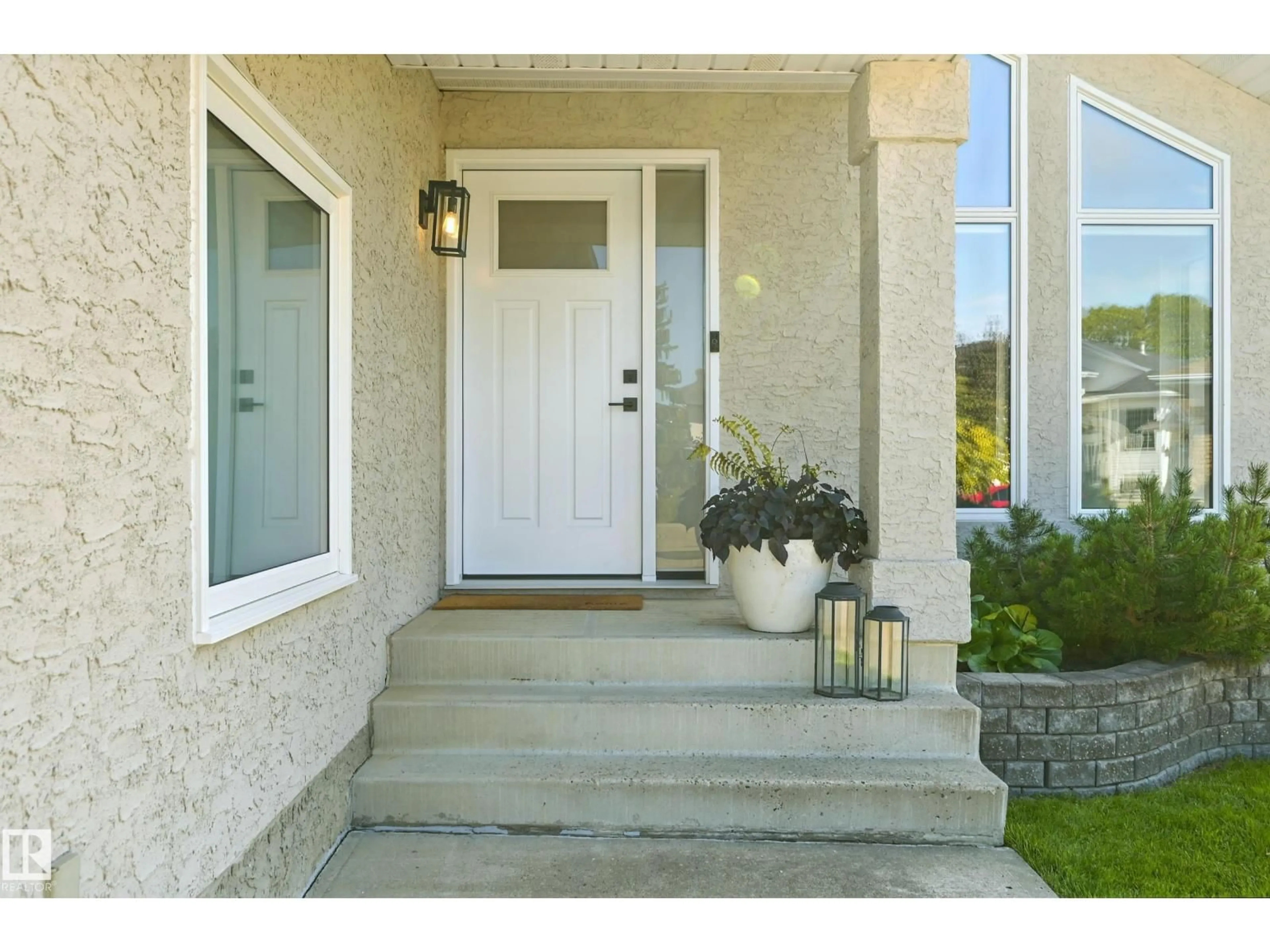 Indoor entryway for NW - 3634 31A ST, Edmonton Alberta T6T1H3