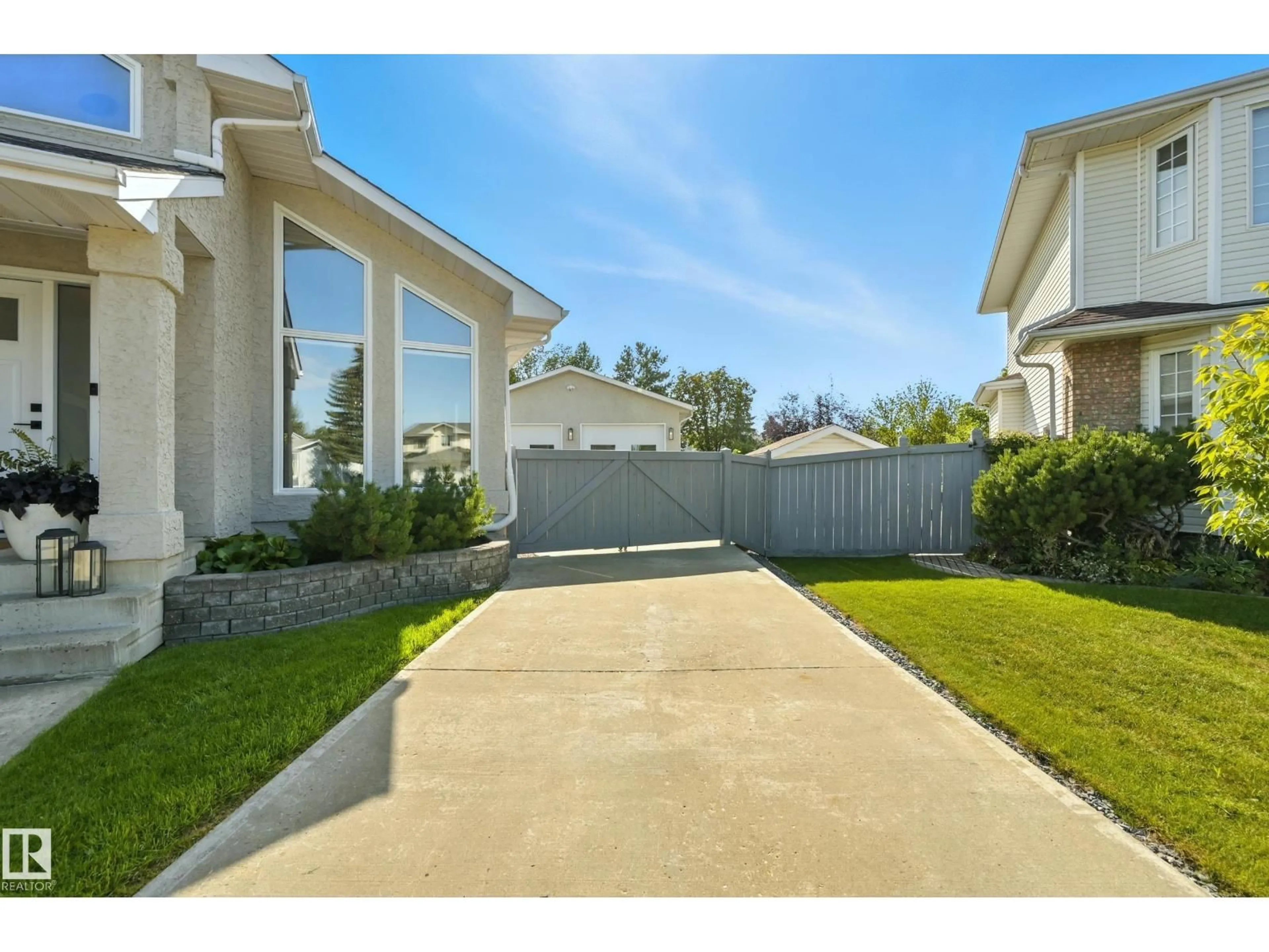Patio, street for NW - 3634 31A ST, Edmonton Alberta T6T1H3