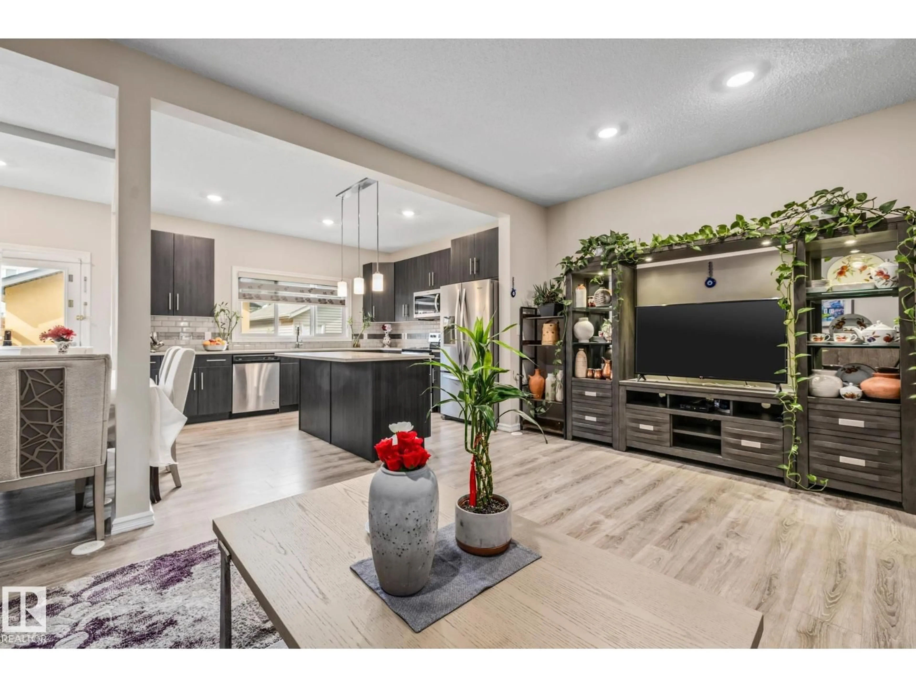 Open concept kitchen, unknown for 336 DESROCHERS BV, Edmonton Alberta T6W3J1
