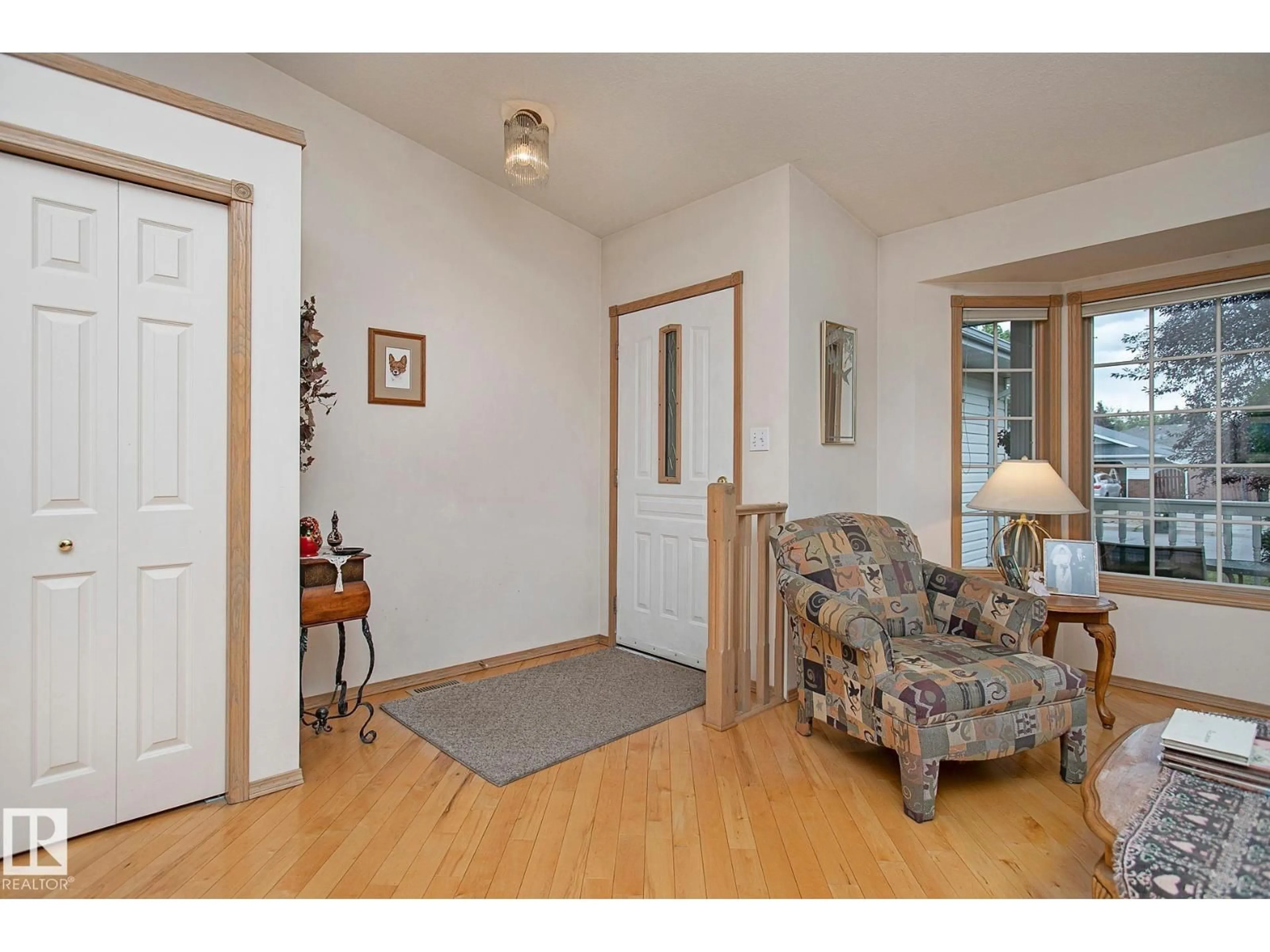 Indoor entryway for 44 CHARLTON RD, Sherwood Park Alberta T8H1P9