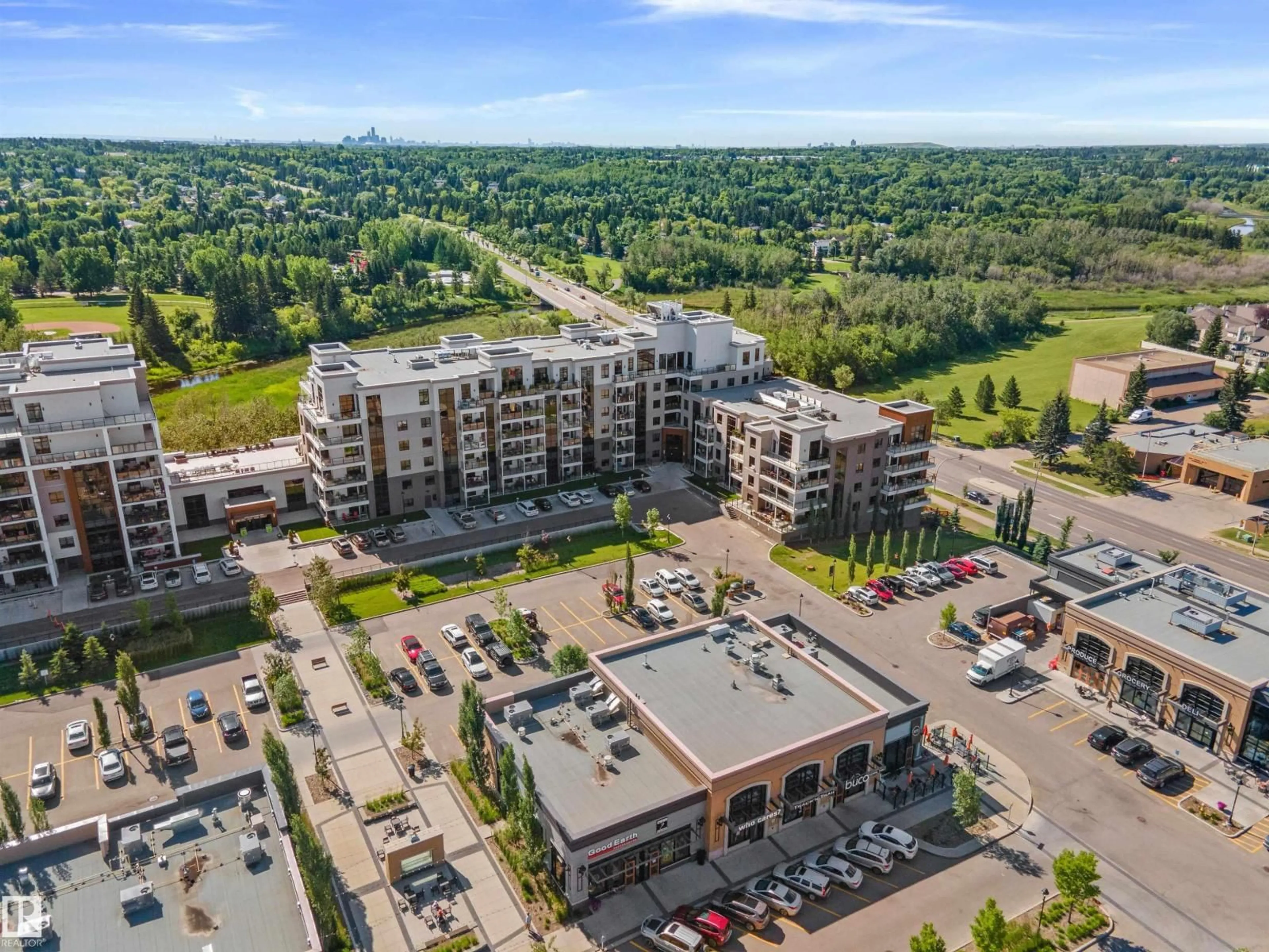 A pic from outside/outdoor area/front of a property/back of a property/a pic from drone, unknown for 200 - 628 BELLEROSE DR, St. Albert Alberta T8N7P7
