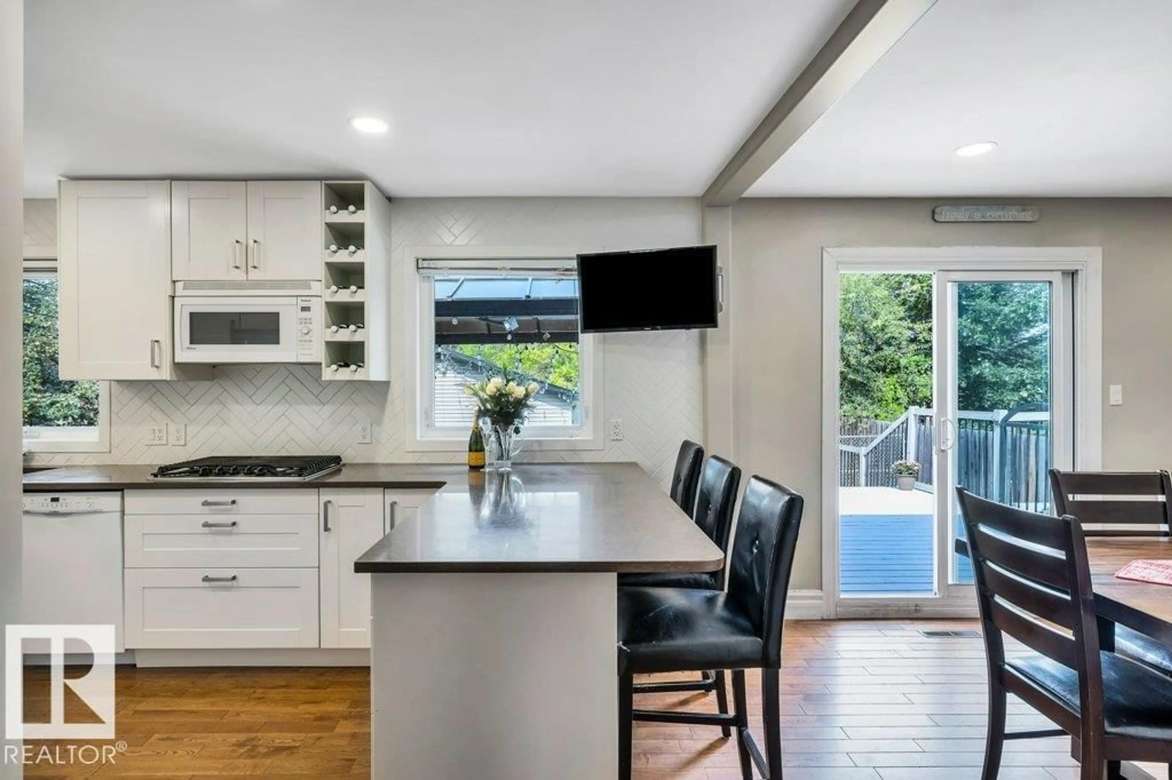 Contemporary kitchen, ceramic/tile floor for NW - 13824 110A AV, Edmonton Alberta T5M2M9