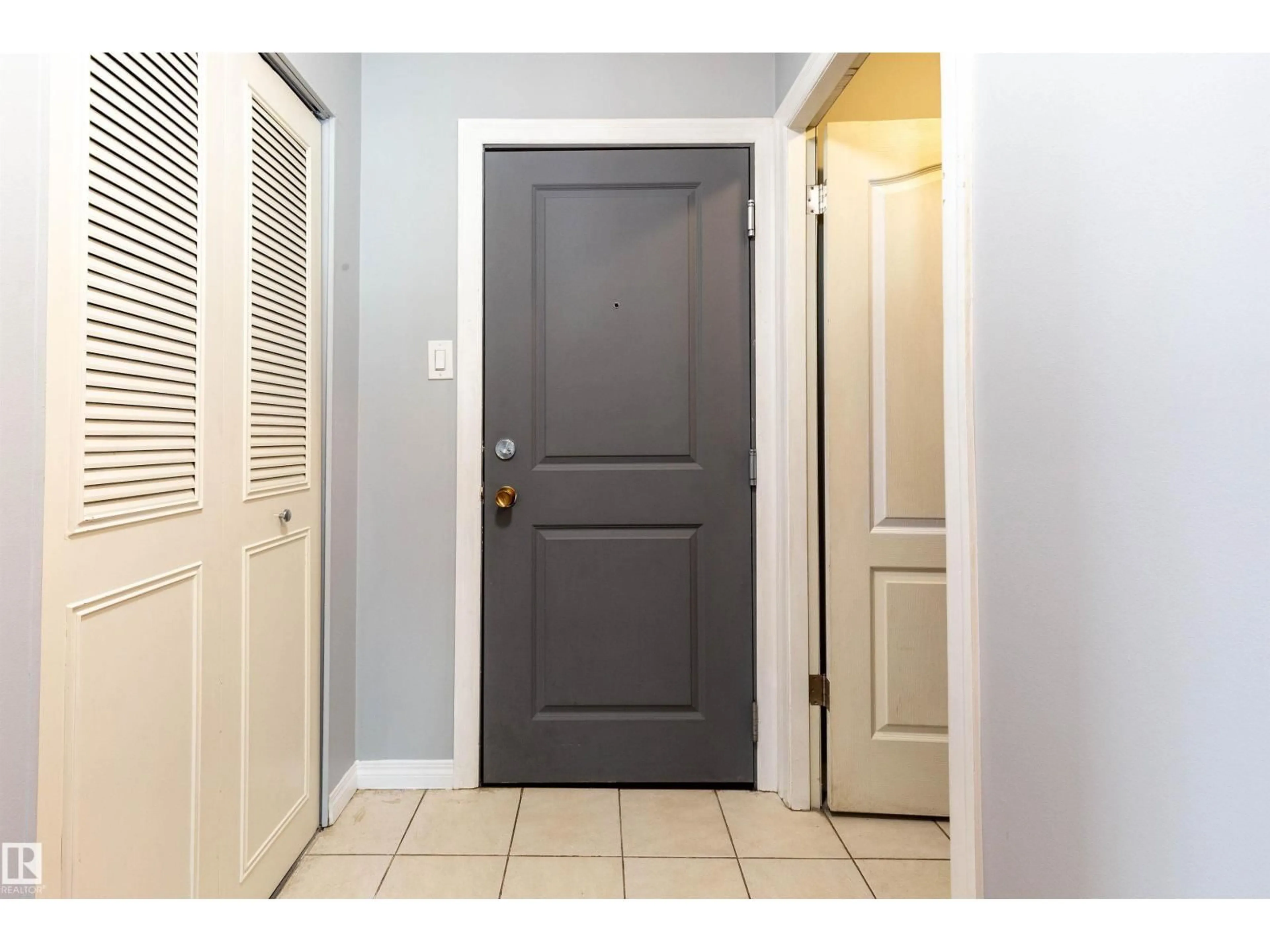 Indoor entryway for 202 - 10740 105 ST NW, Edmonton Alberta T5H2X2