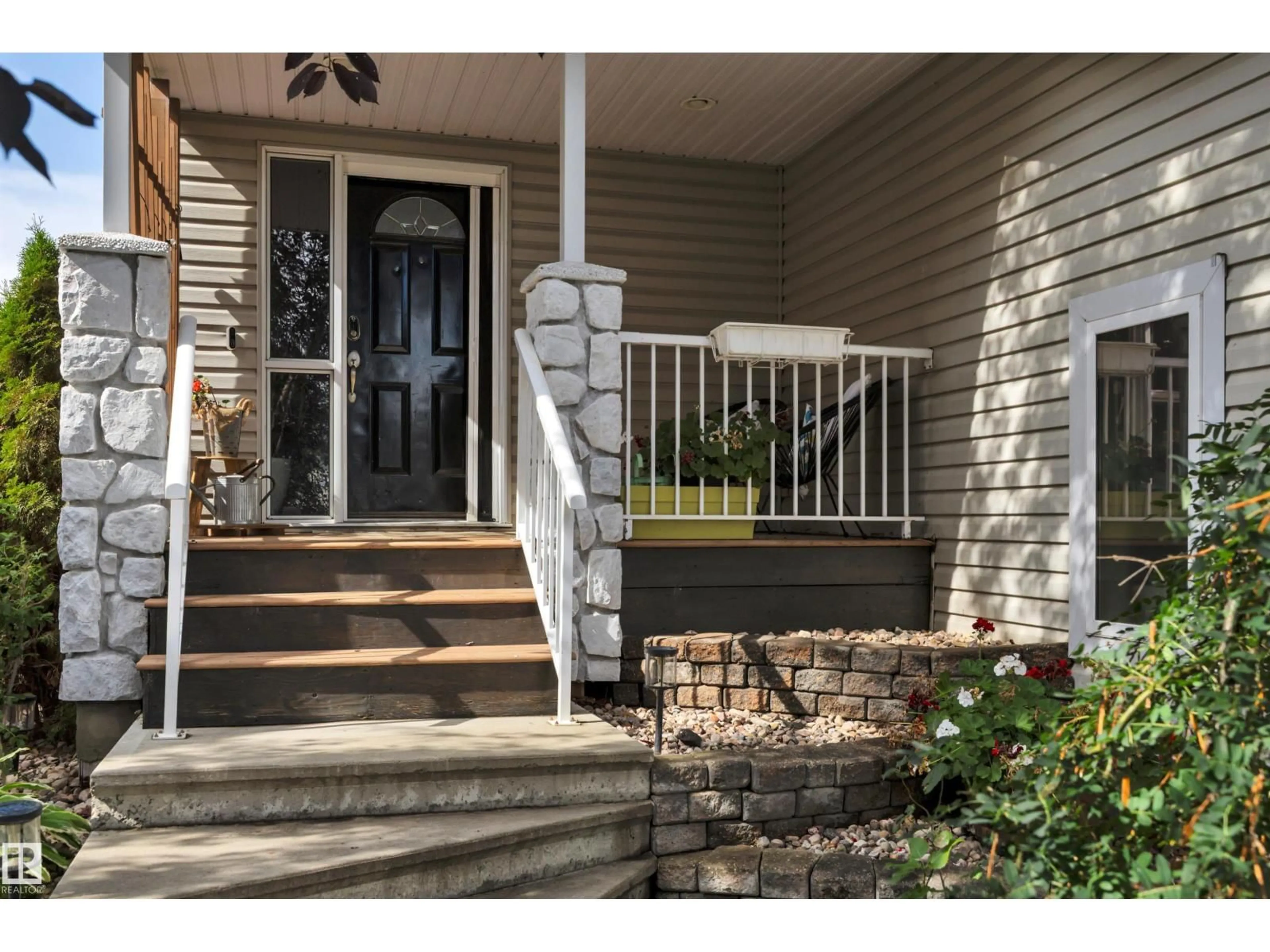 Indoor entryway for 6 WESTLIN, Leduc Alberta T9E8H5