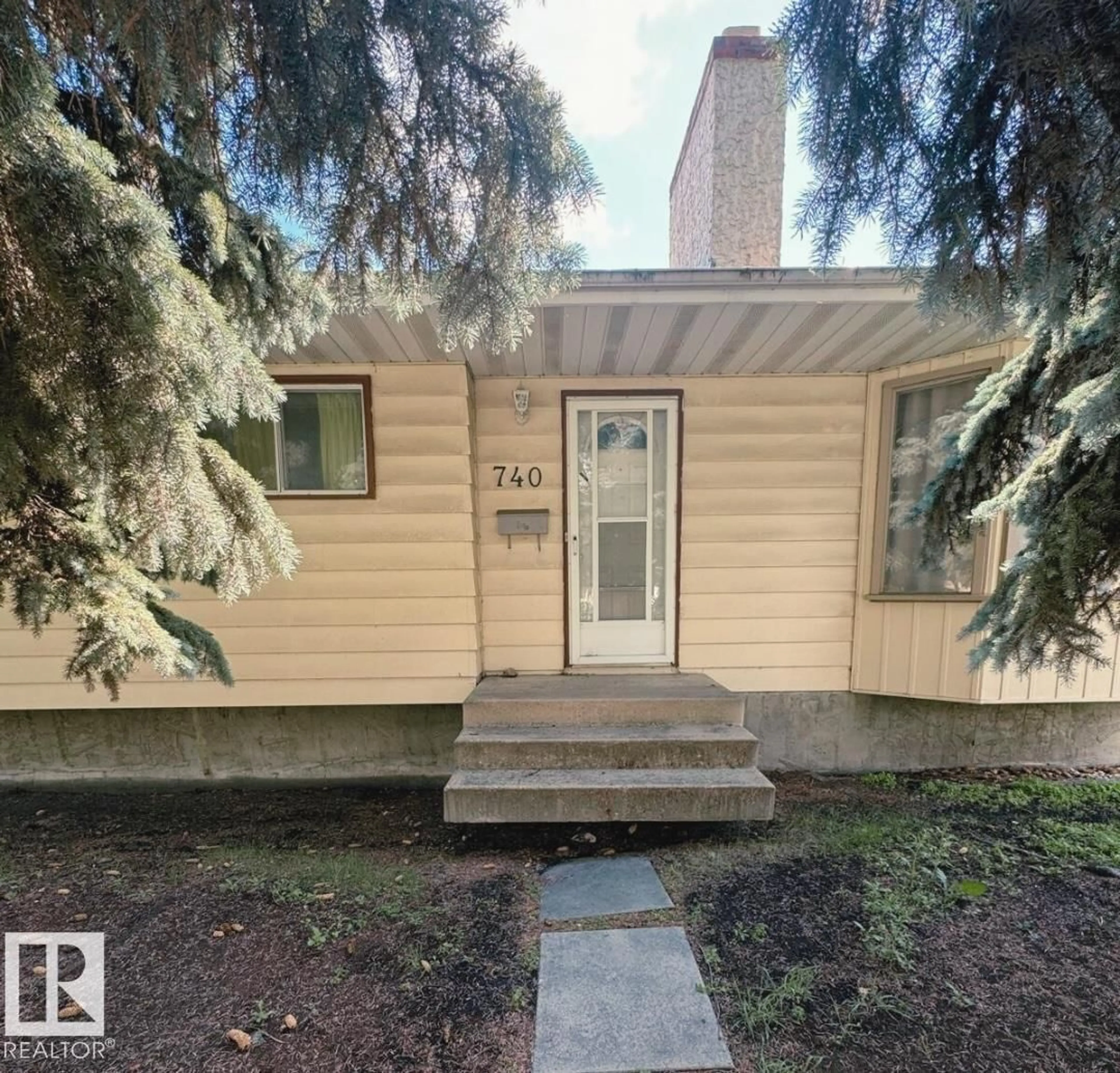 Home with vinyl exterior material, street for 740 KNOTTWOOD RD S, Edmonton Alberta T6K1W5