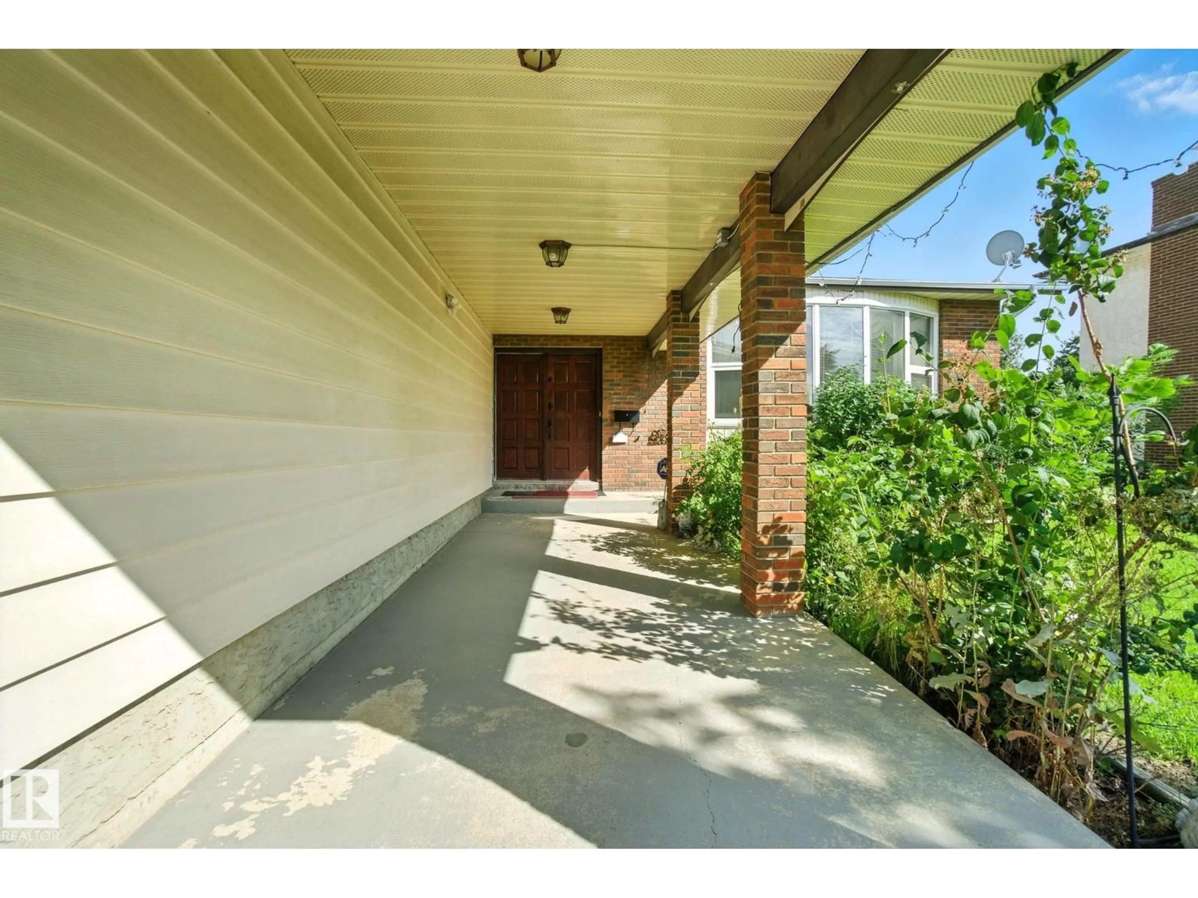 Indoor entryway for NW - 8731 180 ST, Edmonton Alberta T5T0Y1