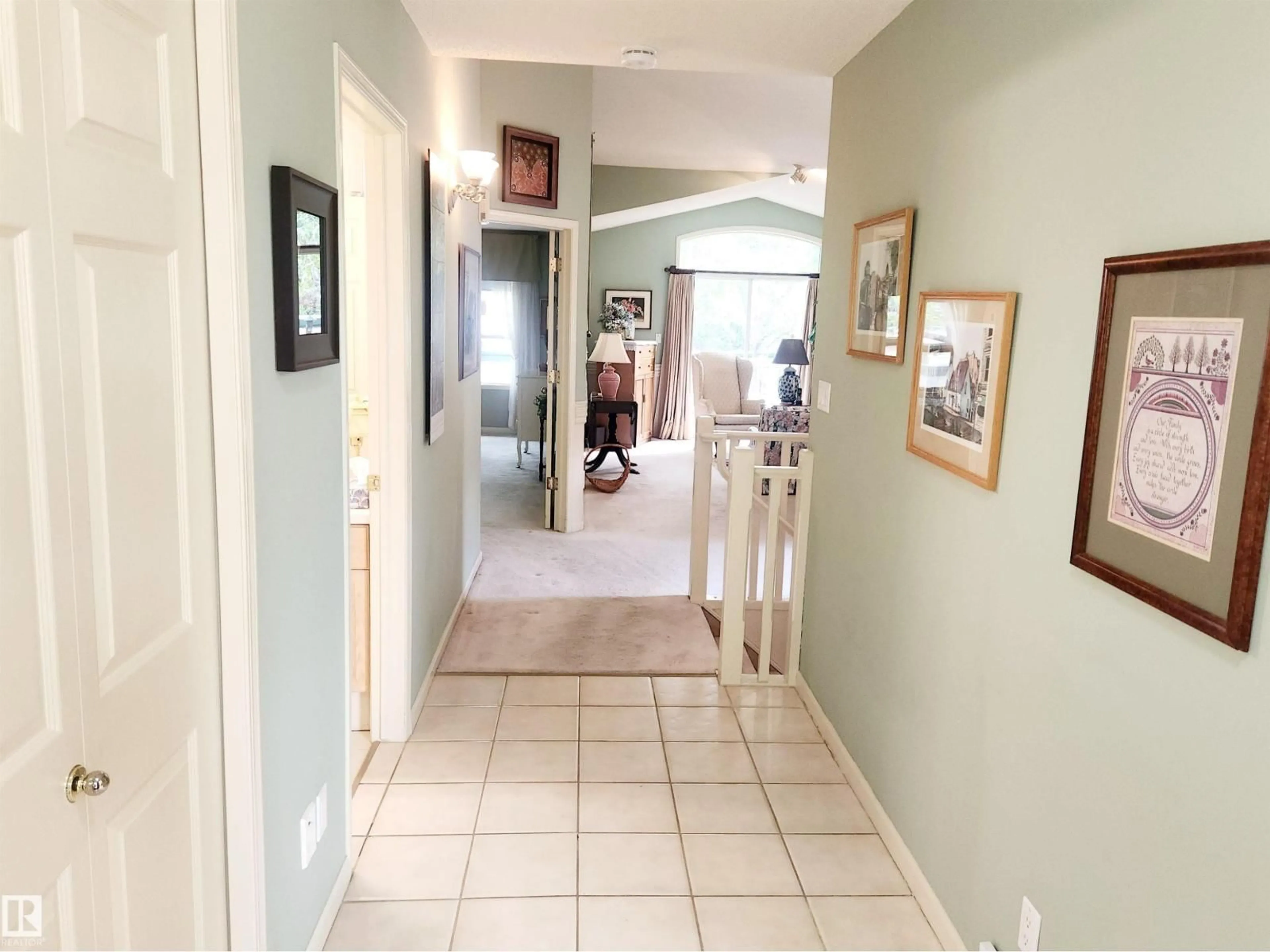 Indoor foyer for 1004 CARTER CREST RD, Edmonton Alberta T6R2K2