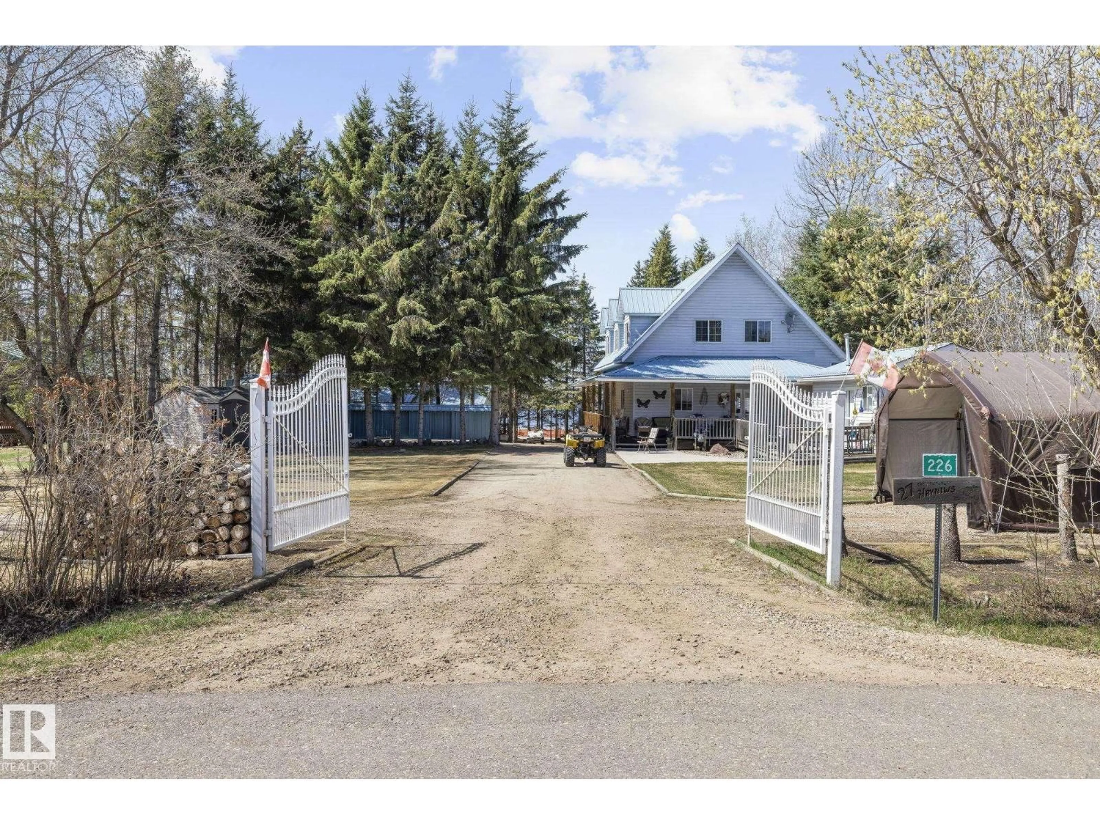 A pic from outside/outdoor area/front of a property/back of a property/a pic from drone, unknown for 60201 RNG RD, Rural St. Paul County Alberta T0A0N0