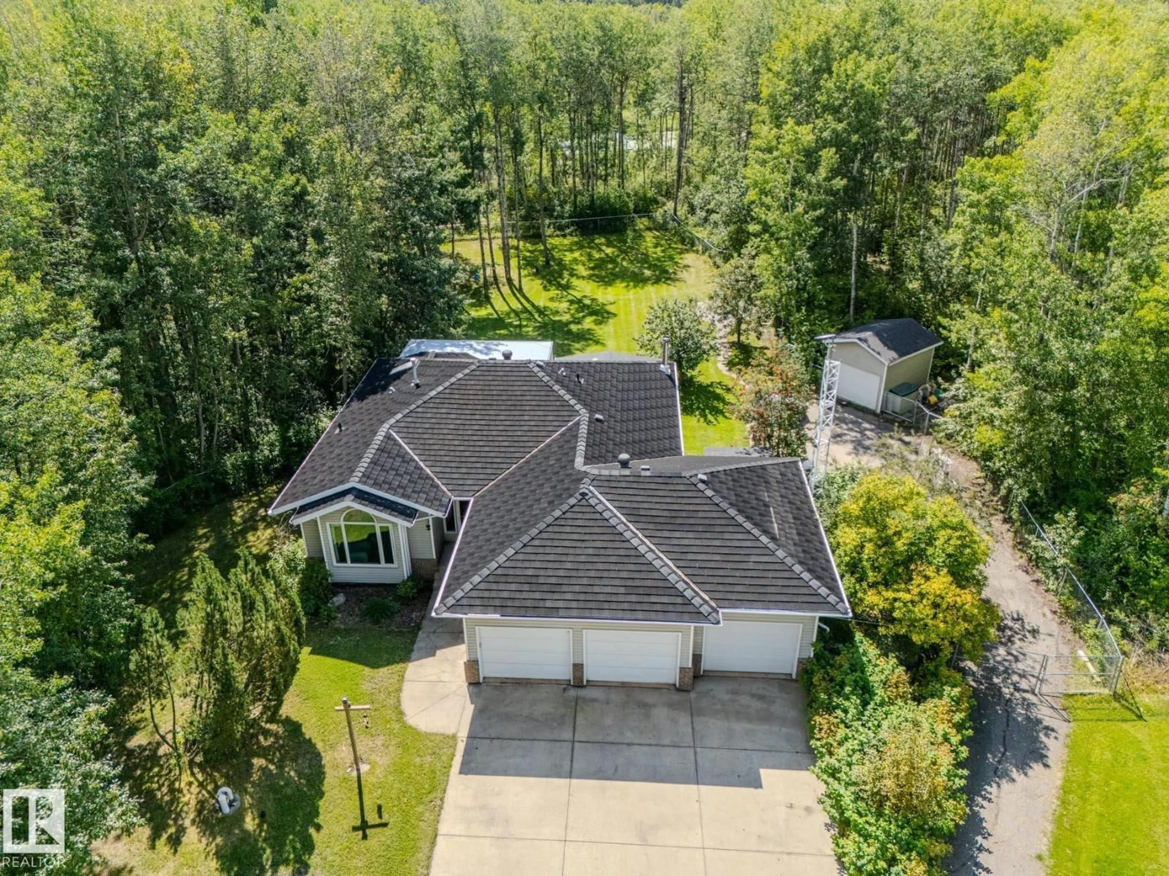 A pic from outside/outdoor area/front of a property/back of a property/a pic from drone, unknown for 9 - 54029 RGE ROAD 275, Rural Parkland County Alberta T7X3S6