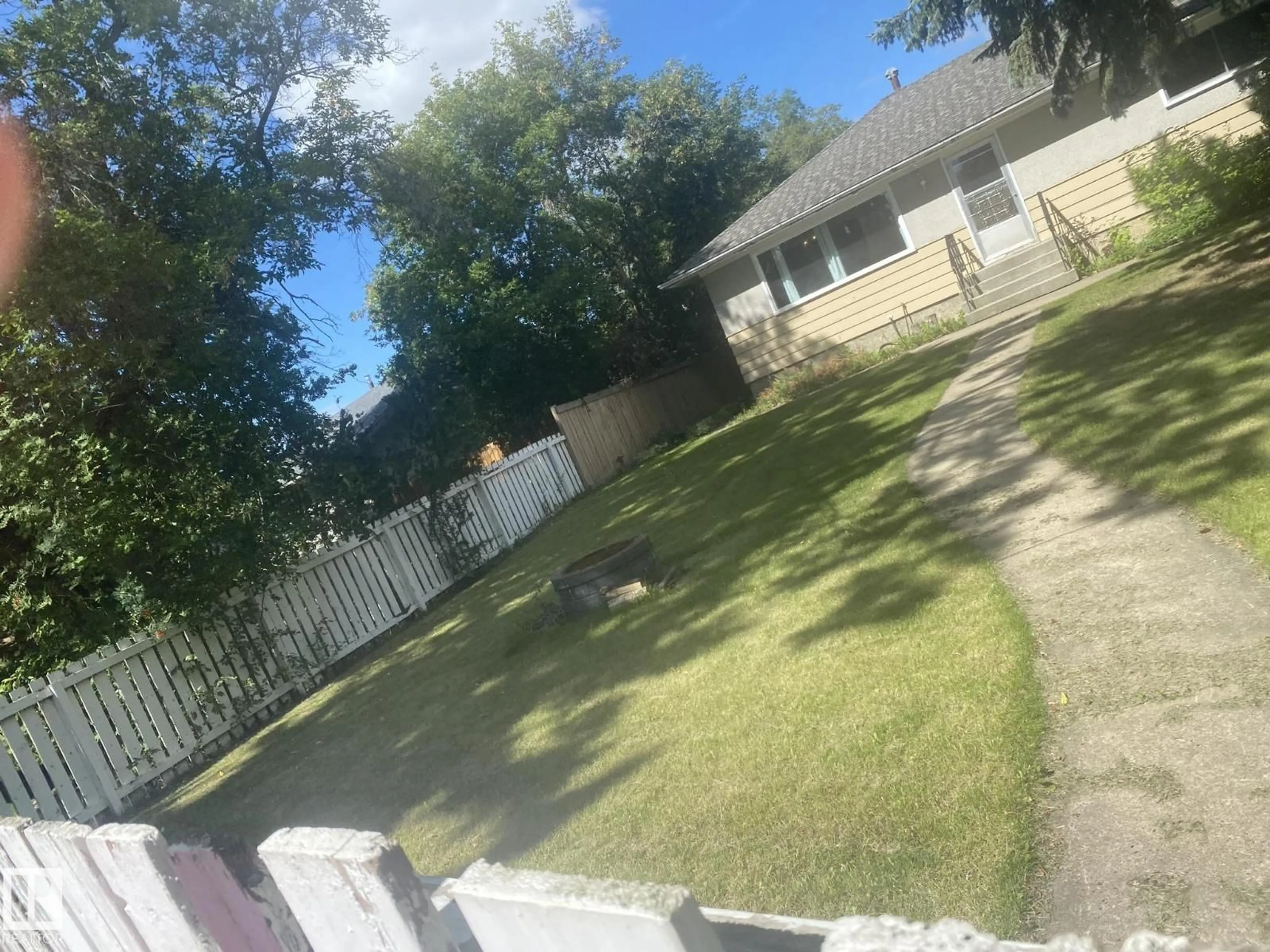 A pic from outside/outdoor area/front of a property/back of a property/a pic from drone, street for 5 ROSS DR, Fort Saskatchewan Alberta T8L2M8