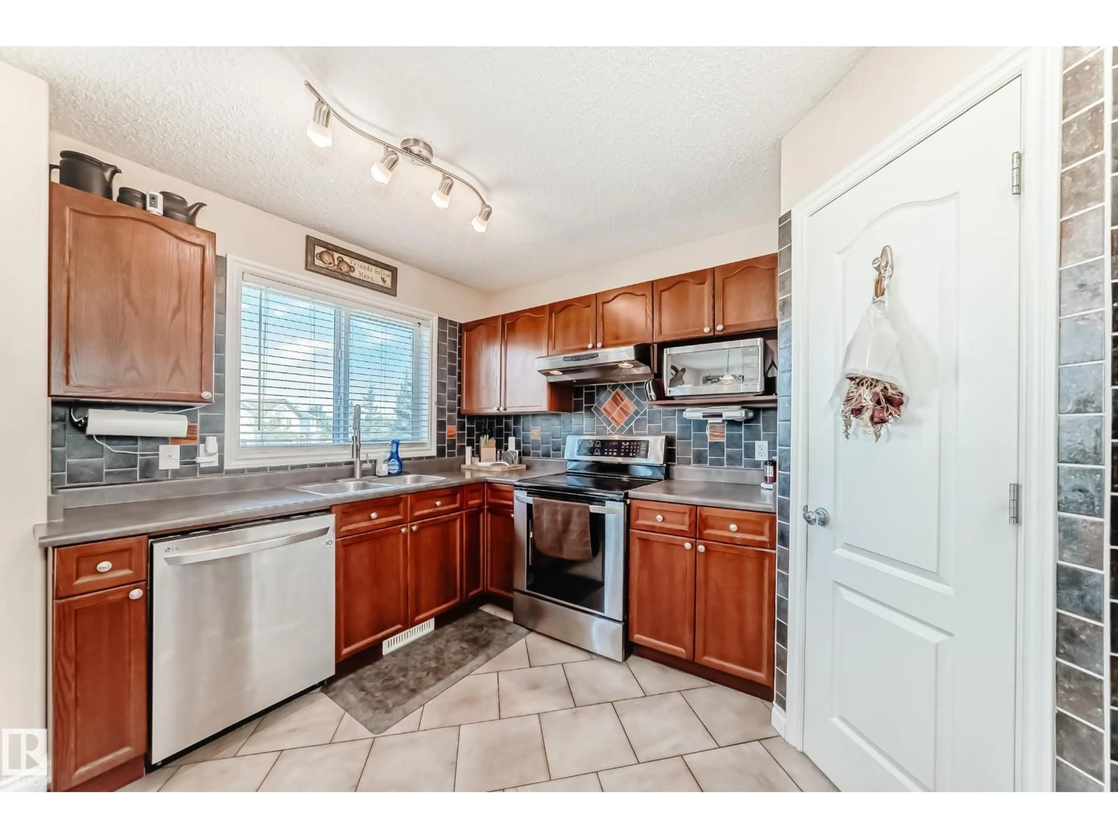 Standard kitchen, ceramic/tile floor for 30 DOUGLAS CR, Leduc Alberta T9E8P4
