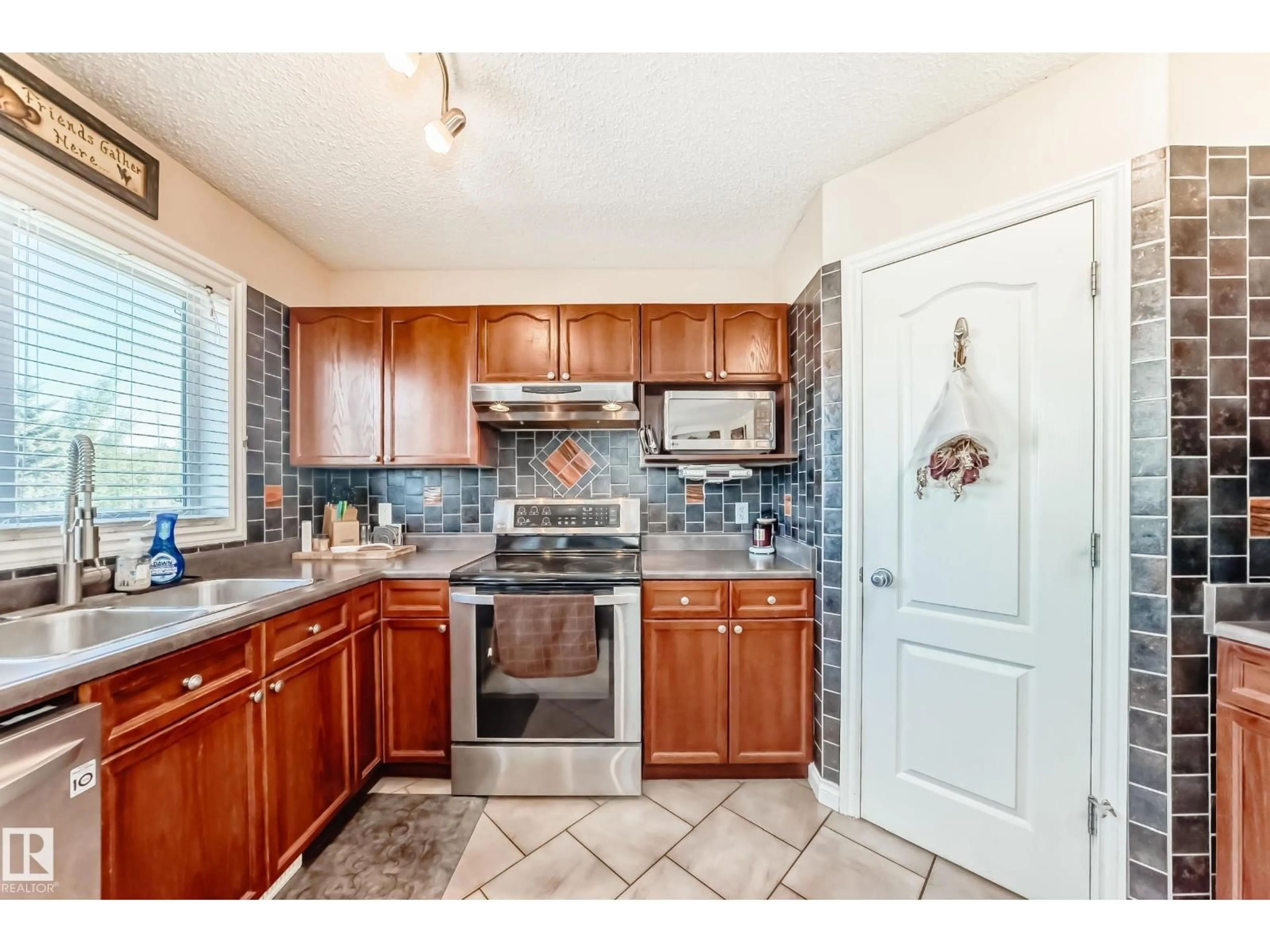 Standard kitchen, ceramic/tile floor for 30 DOUGLAS CR, Leduc Alberta T9E8P4