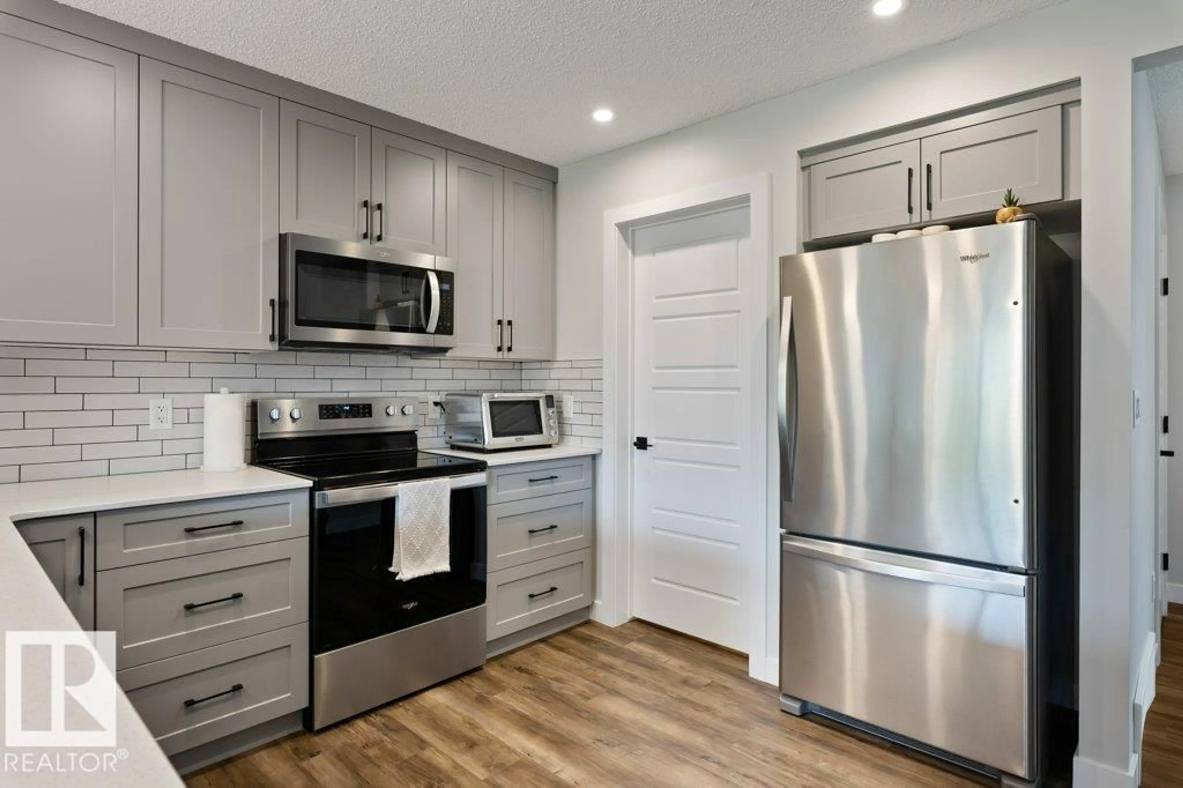 Unknown for 5127 LARK CR, Edmonton Alberta T5S0N9