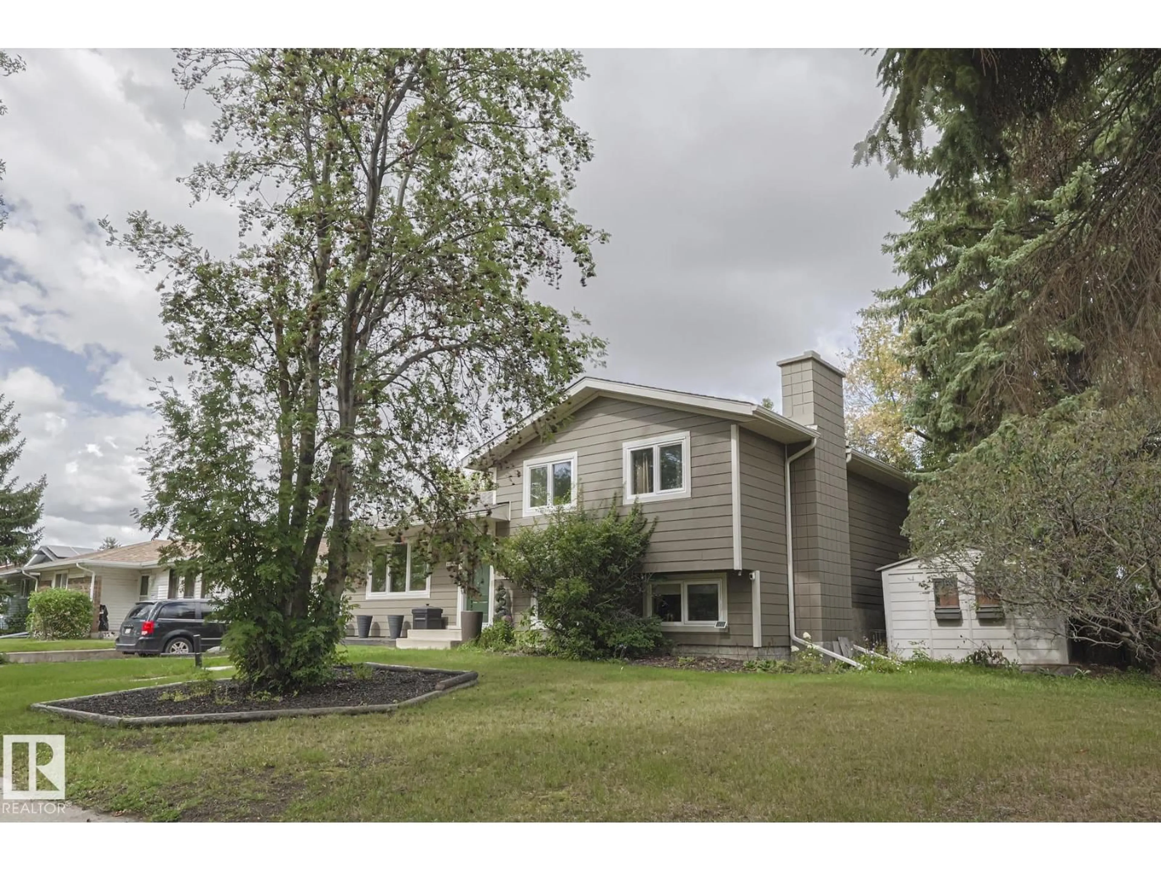 A pic from outside/outdoor area/front of a property/back of a property/a pic from drone, unknown for 8948 95 AV, Fort Saskatchewan Alberta T8L1C3