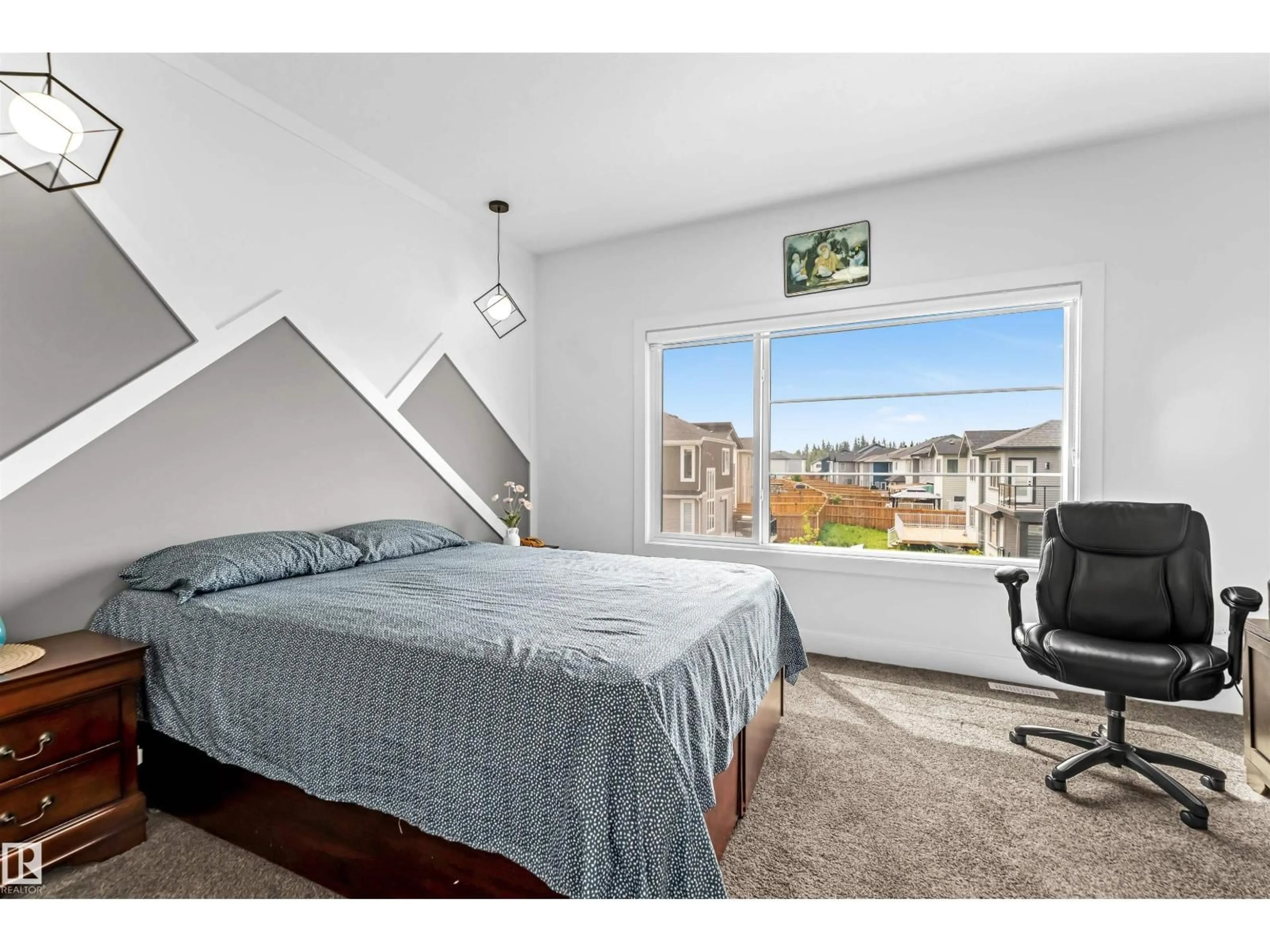 A pic of a room for 15518 13A AV SW, Edmonton Alberta T6W1A4
