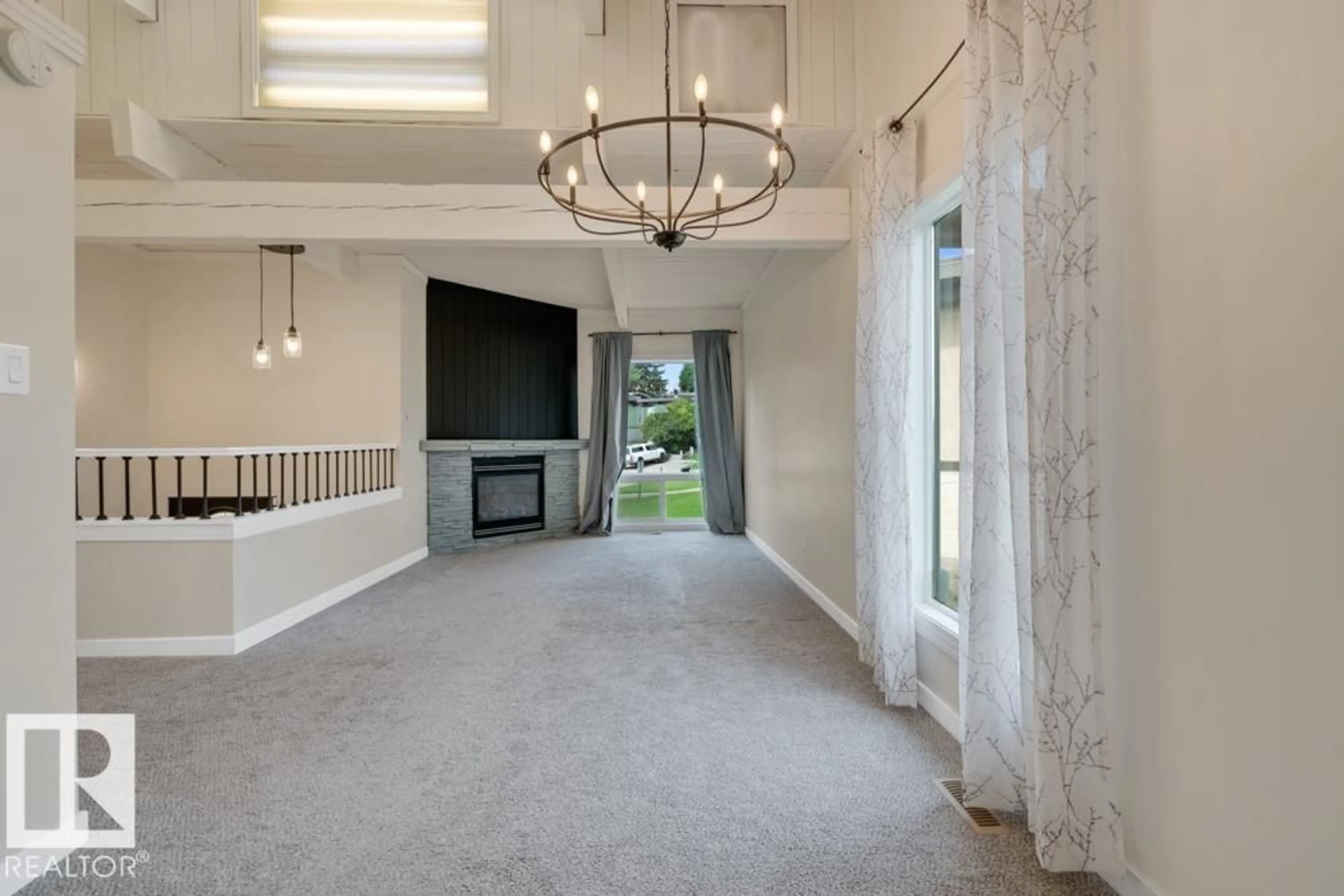Indoor foyer for 464 LEE RIDGE RD, Edmonton Alberta T6K2K3