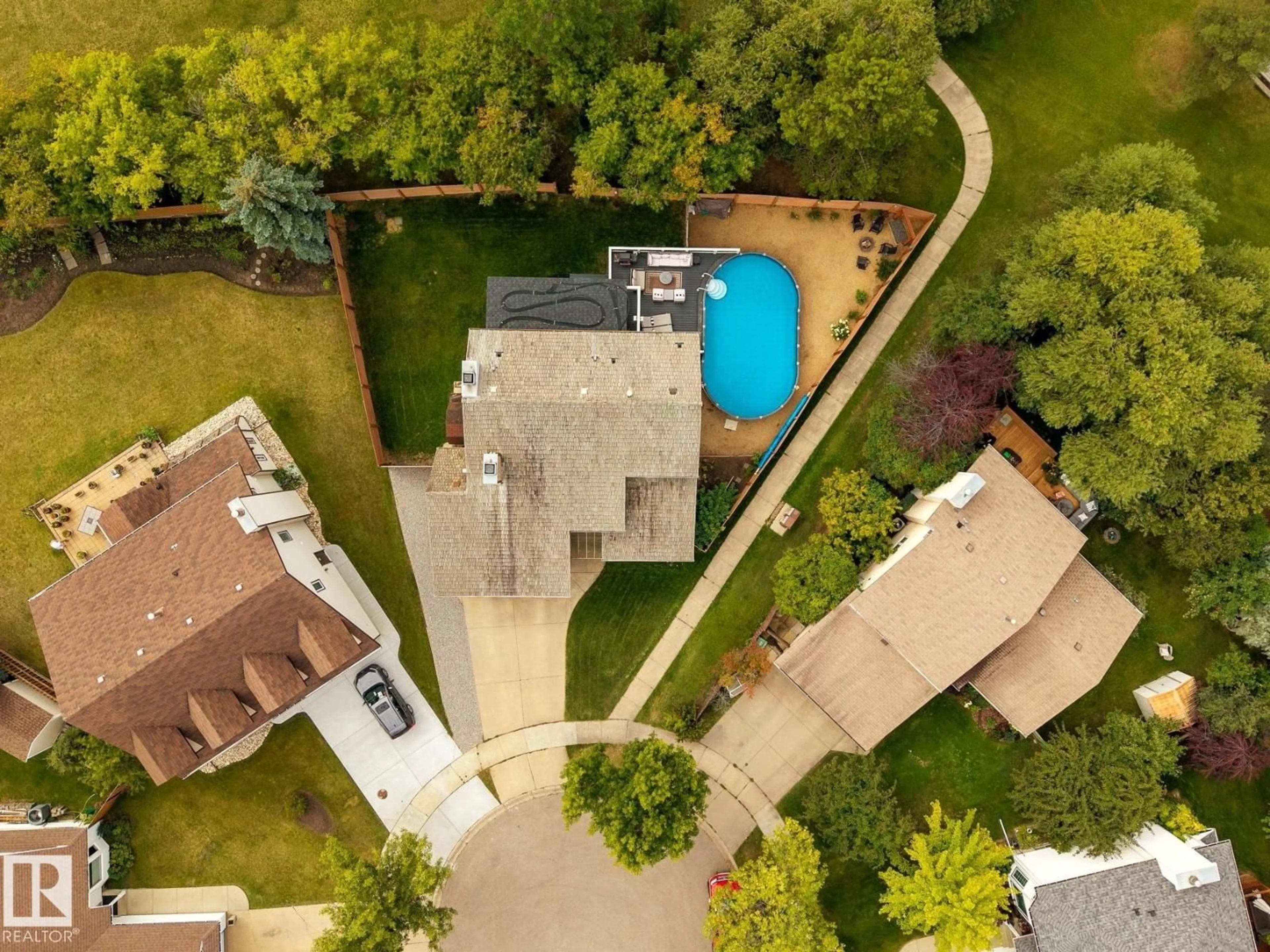 A pic from outside/outdoor area/front of a property/back of a property/a pic from drone, unknown for 50 PEMBROKE CR, St. Albert Alberta T8N4S3
