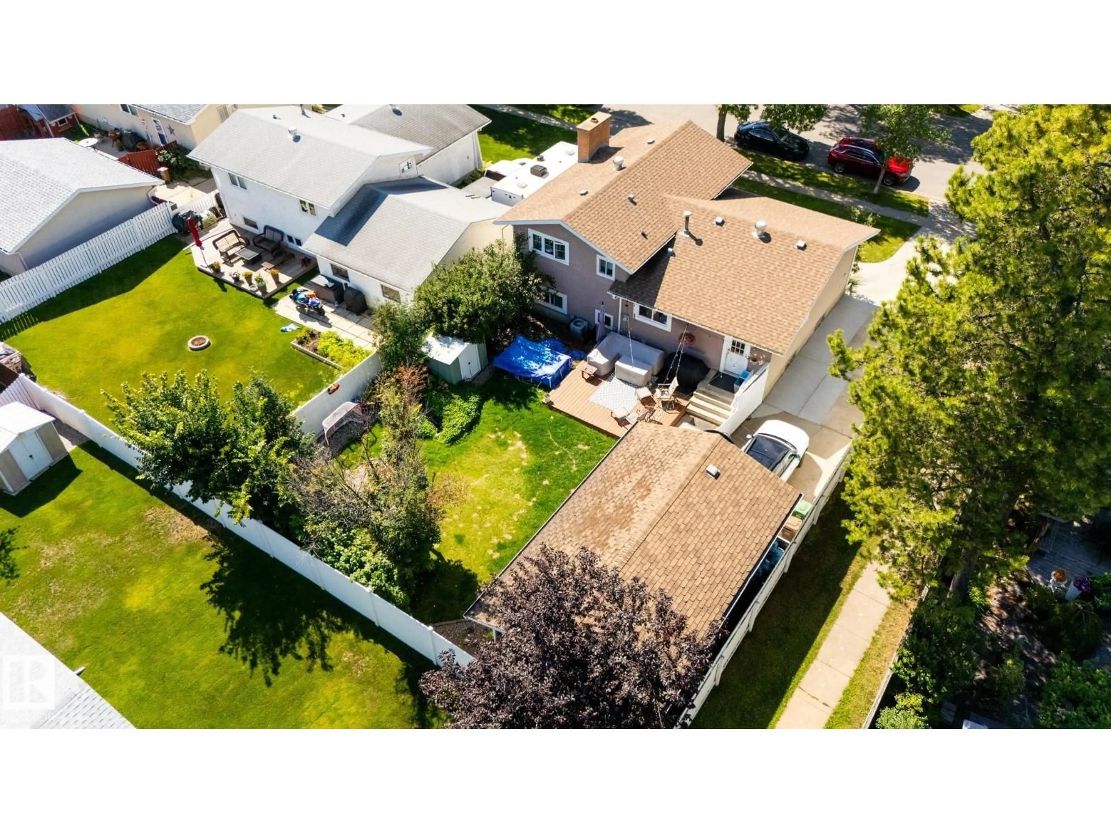 A pic from outside/outdoor area/front of a property/back of a property/a pic from drone, street for 16 LAROSE DR, St. Albert Alberta T8N1S6