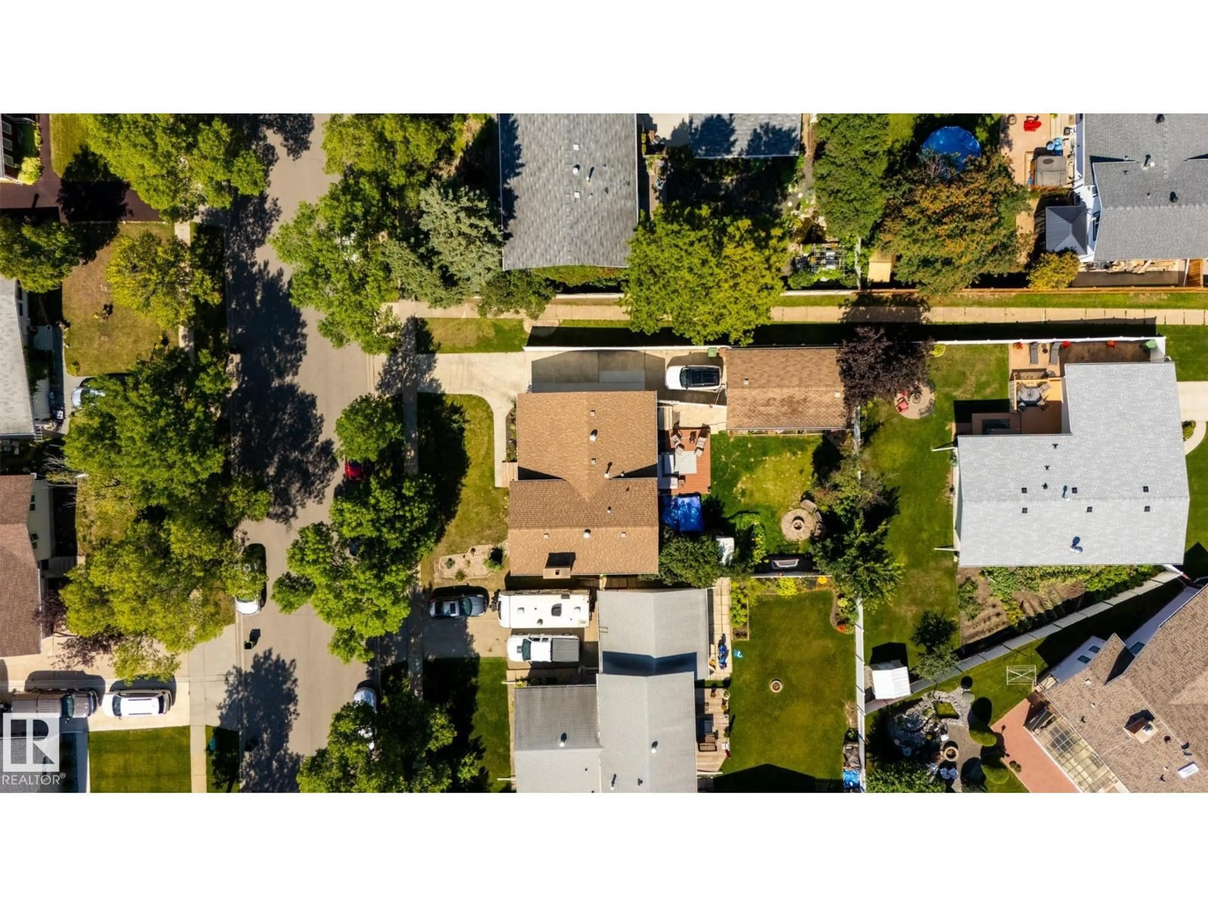 A pic from outside/outdoor area/front of a property/back of a property/a pic from drone, street for 16 LAROSE DR, St. Albert Alberta T8N1S6