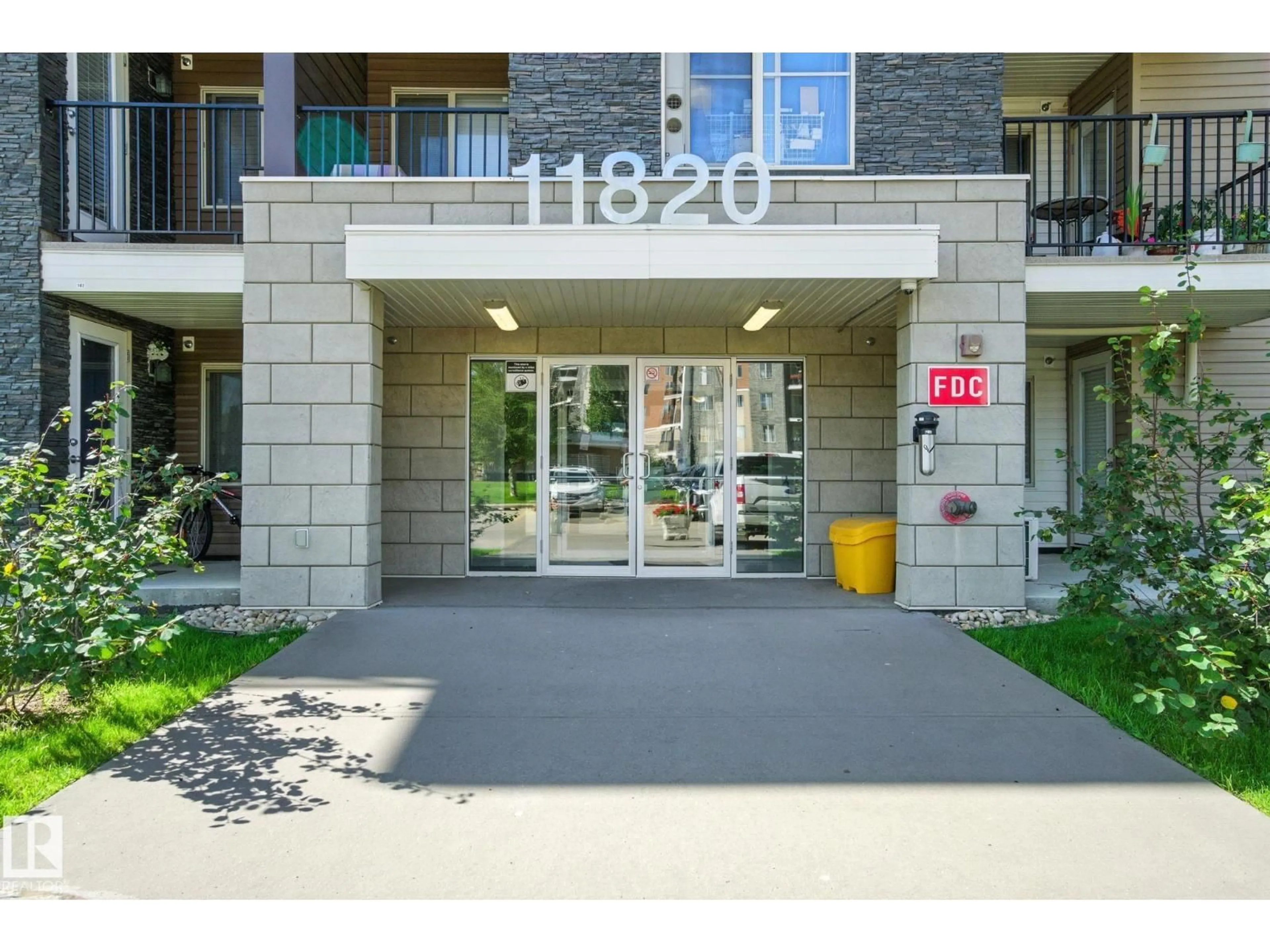 Indoor foyer for #207 - 11820 22 AV, Edmonton Alberta T6W2A2