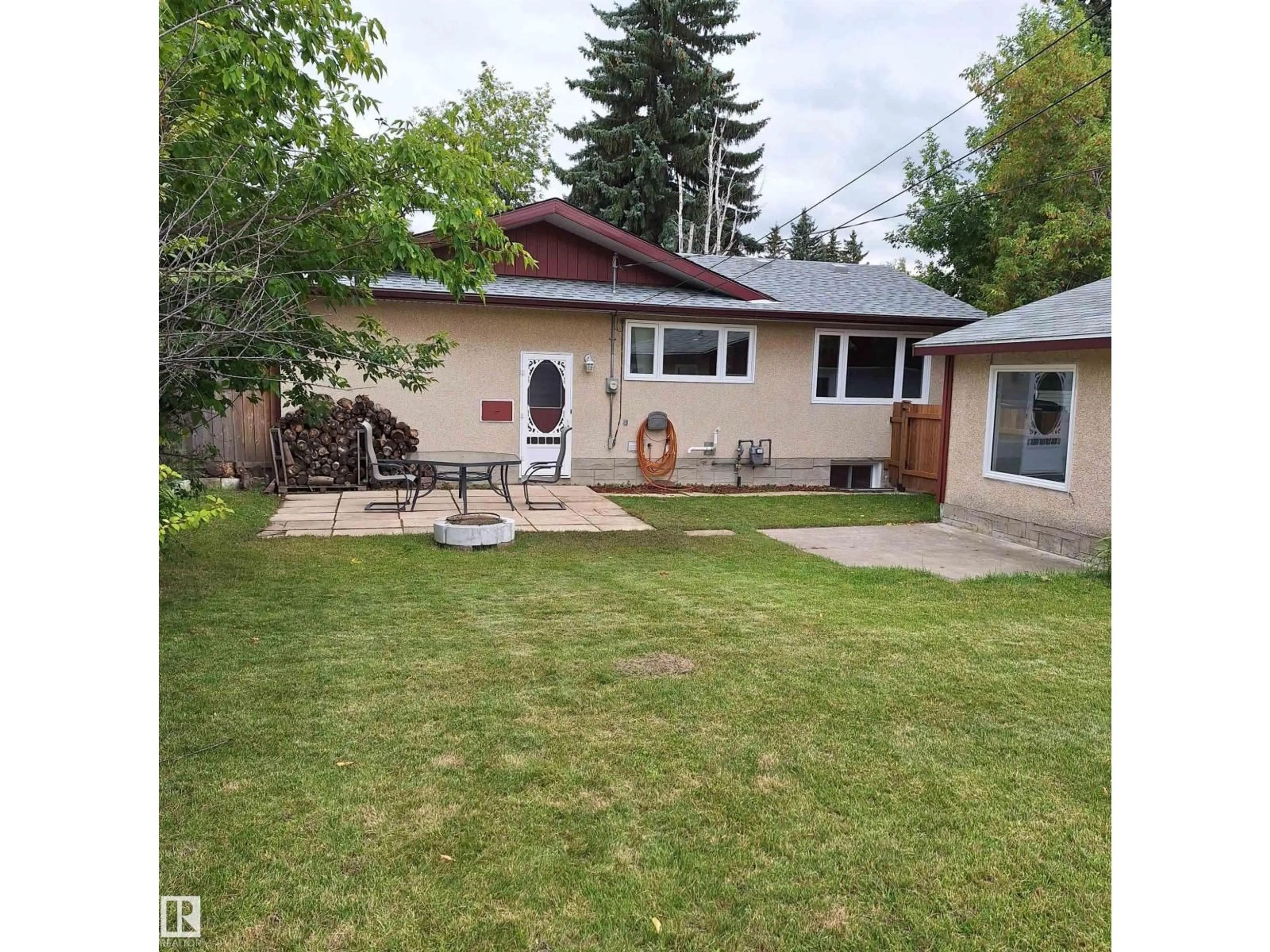 Home with vinyl exterior material, street for 893 BIRCH AV, Sherwood Park Alberta T8A1X4