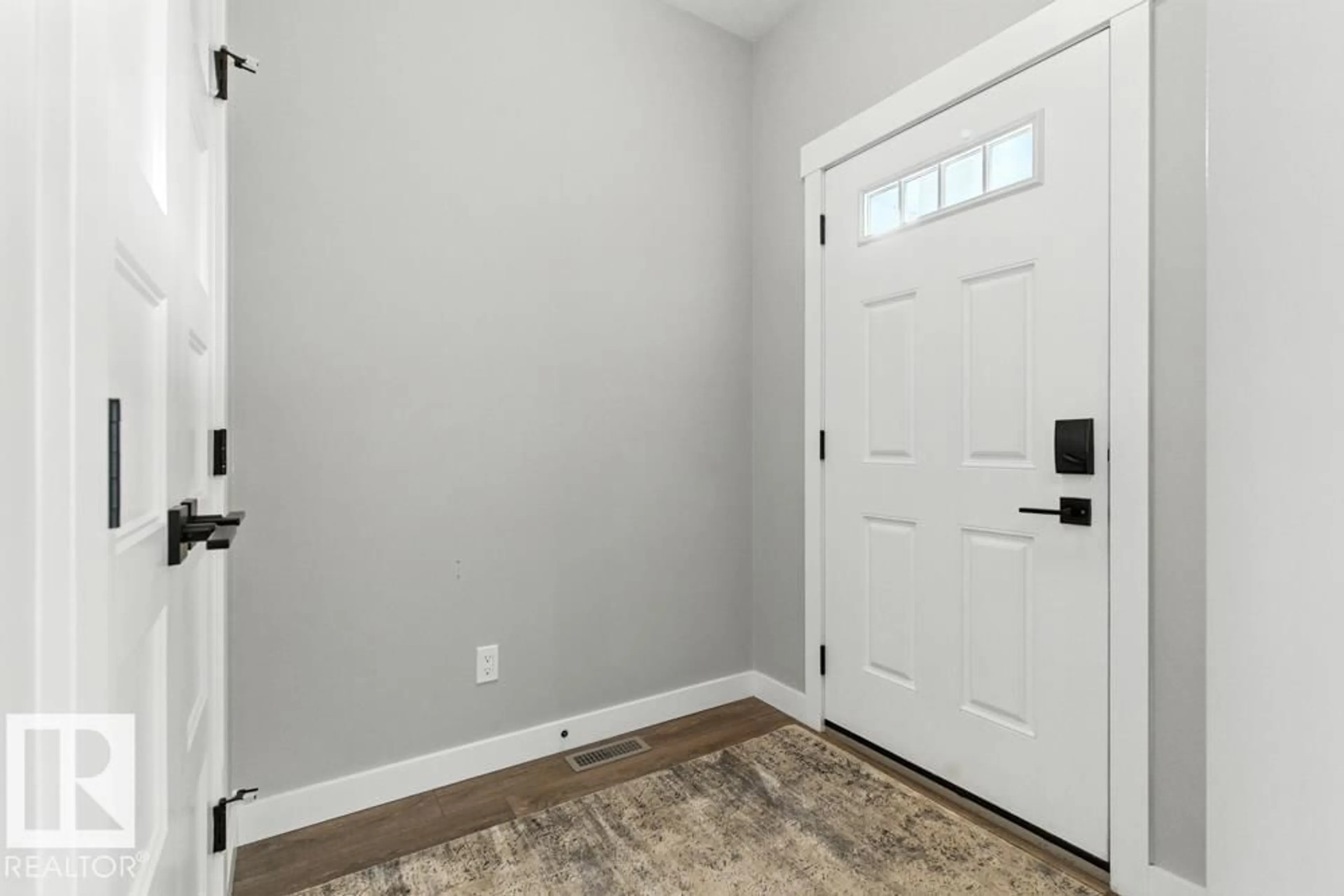 Indoor entryway for 305 HAWKS RIDGE BV, Edmonton Alberta T5S0M5