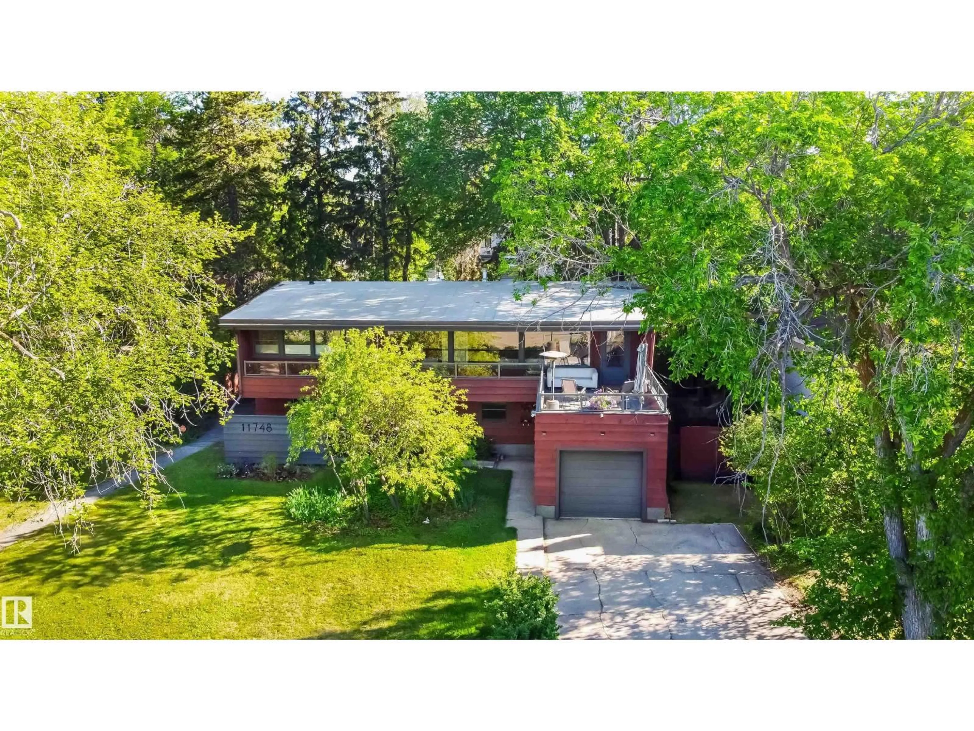 A pic from outside/outdoor area/front of a property/back of a property/a pic from drone, street for 11748 UNIVERSITY AV NW, Edmonton Alberta T6G1Z5