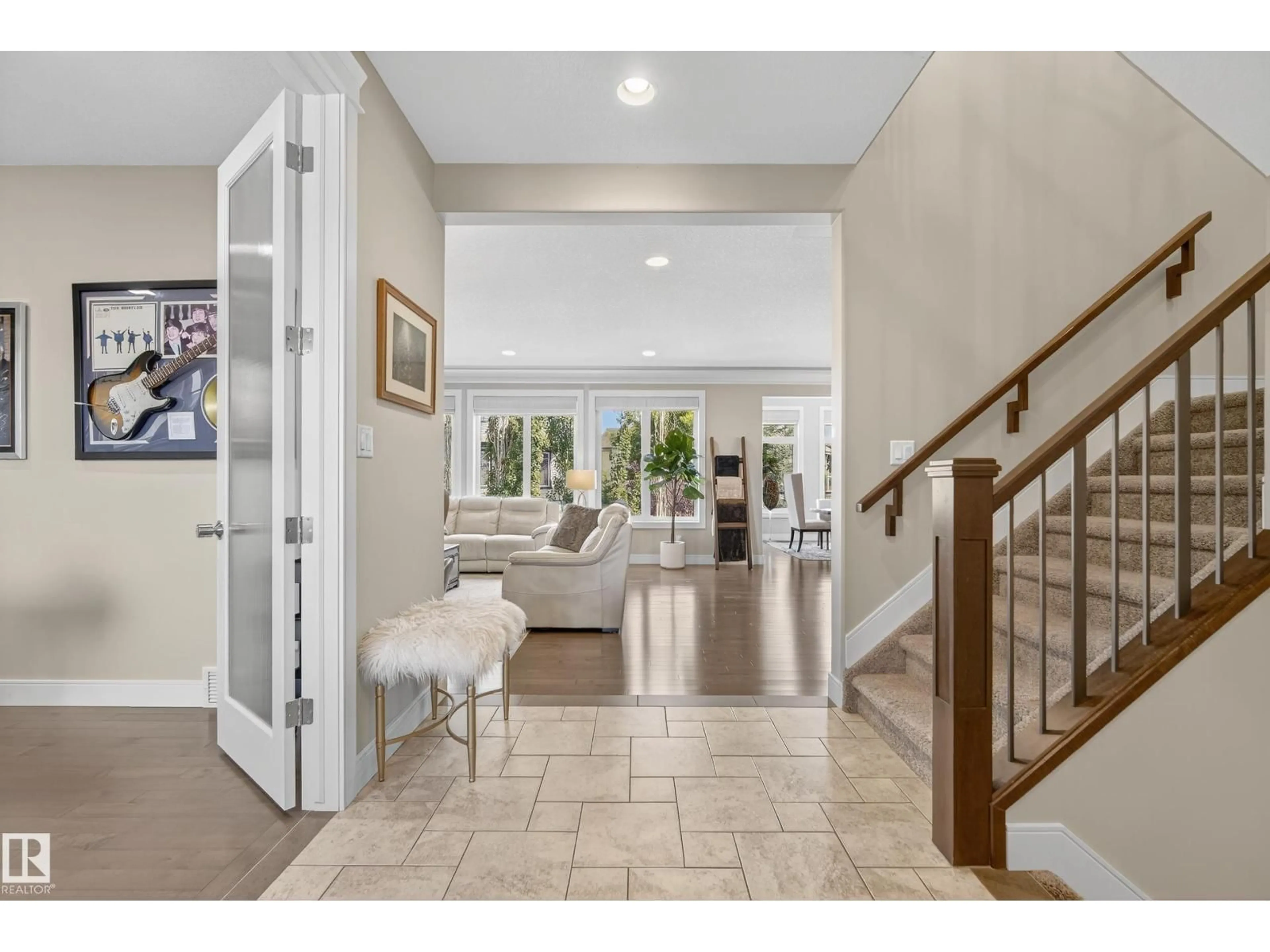 Indoor foyer for 9 LACROIX CL, St. Albert Alberta T8N4G8