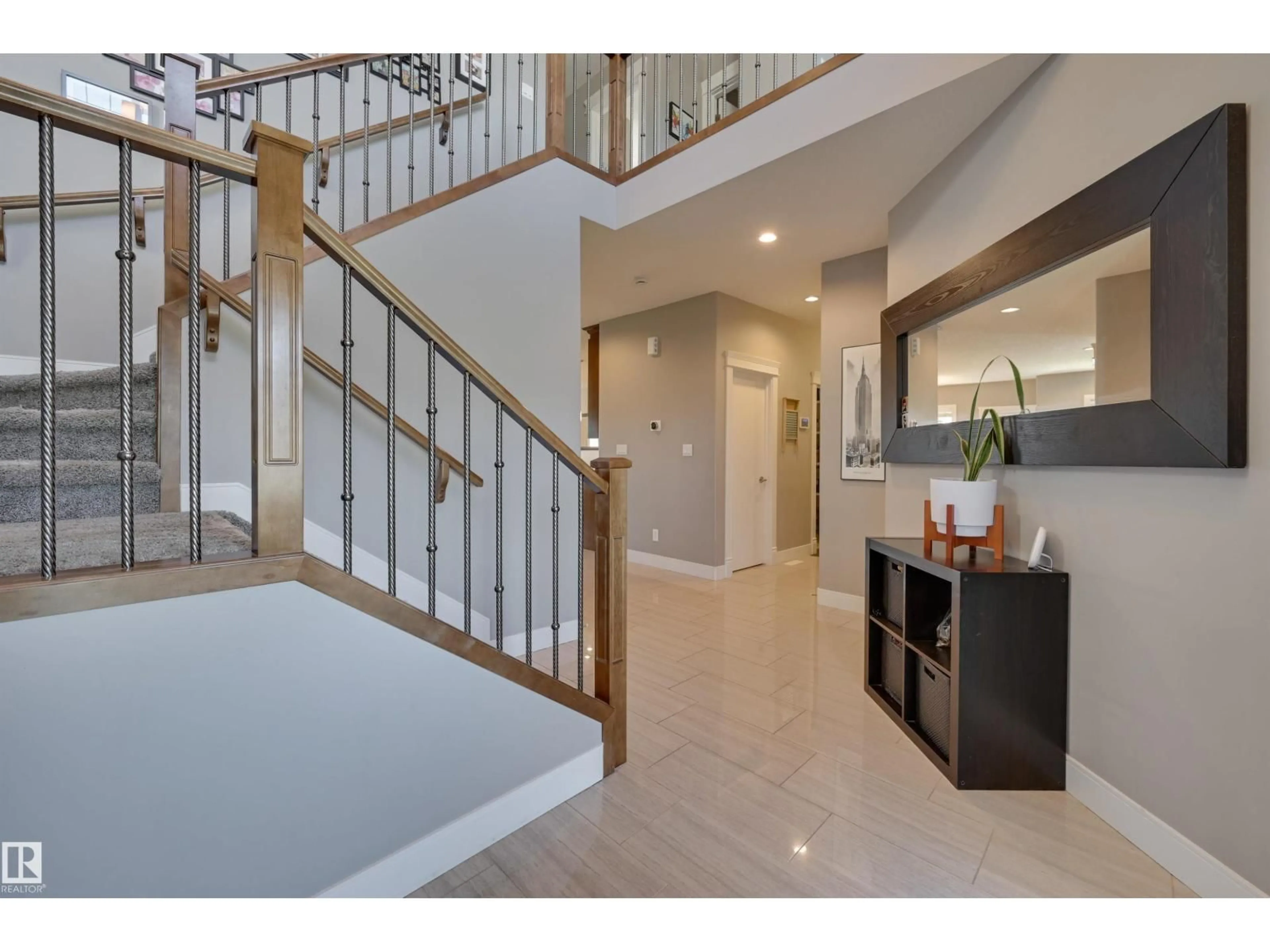 Indoor entryway for NW - 1418 HAYS WY, Edmonton Alberta T6M0M3