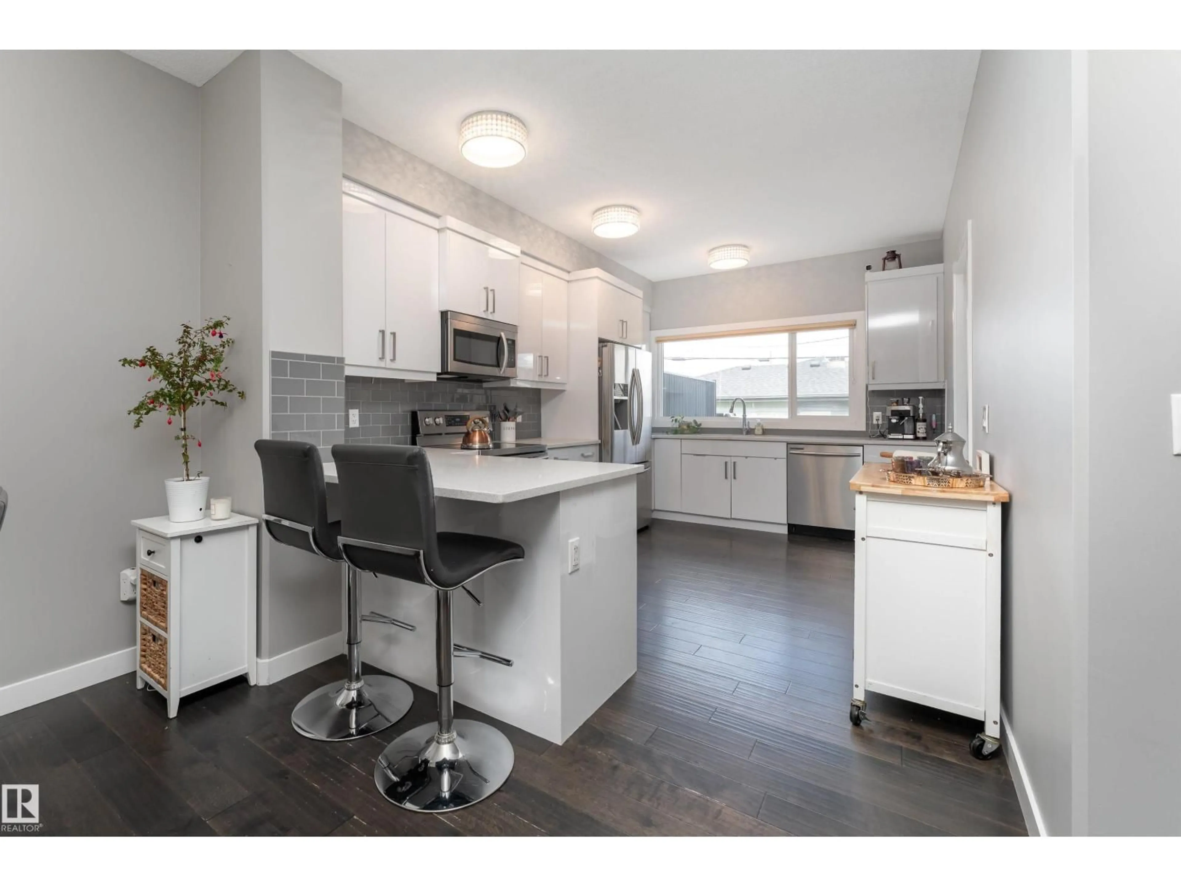 Open concept kitchen, unknown for NW - 8954 81 AV, Edmonton Alberta T6C0W8